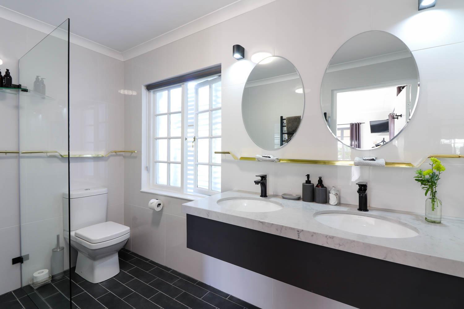 Whispering Oaks Guest House