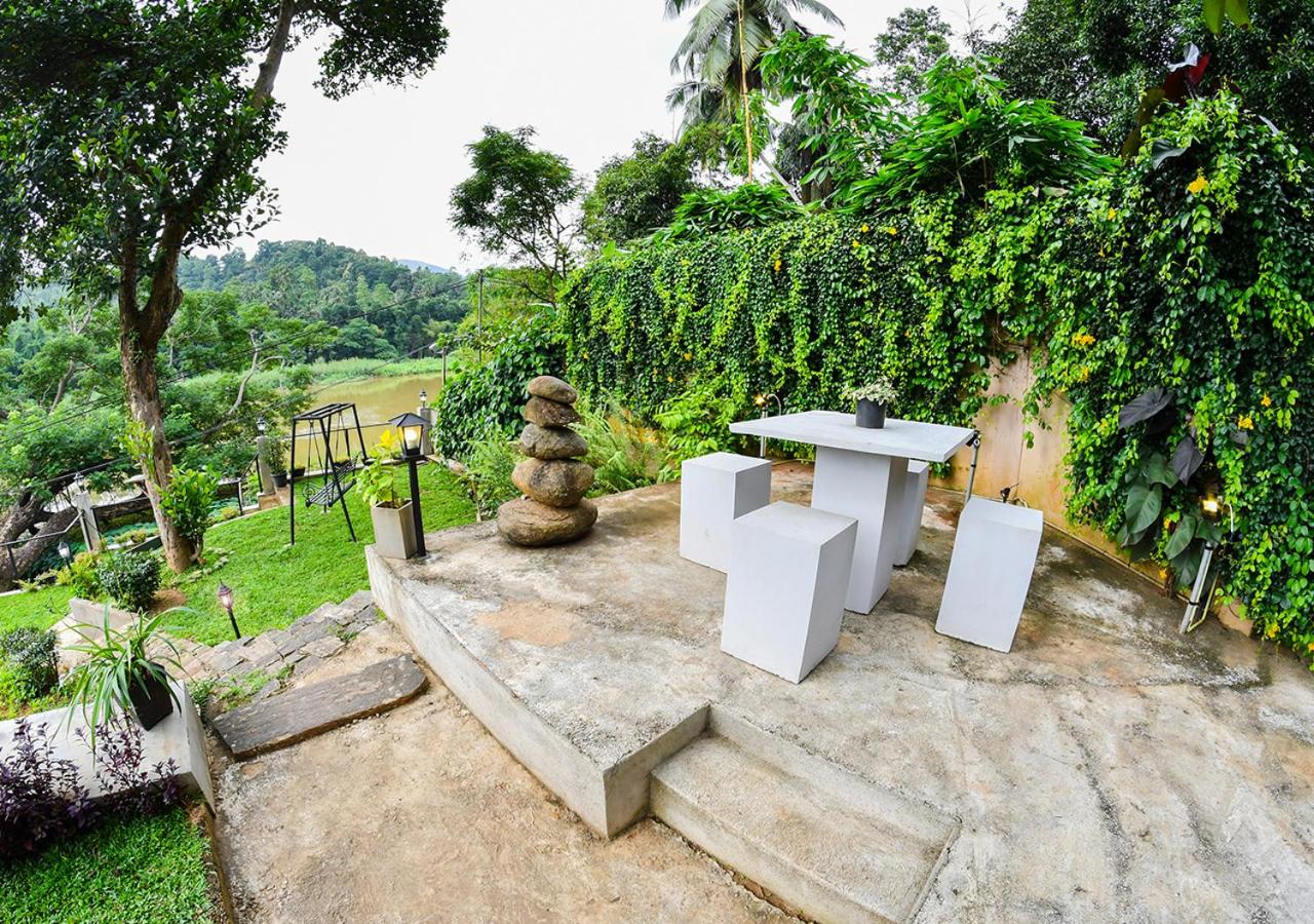 Thotupola Residence
