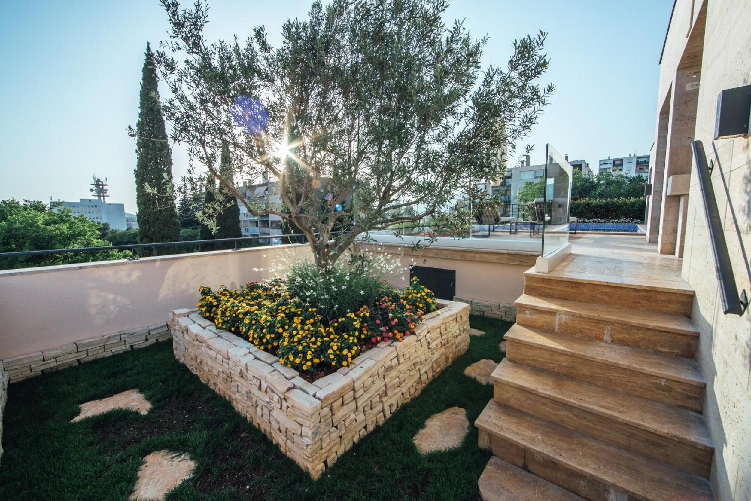 Hotel Penthouse Vinci - Image 1