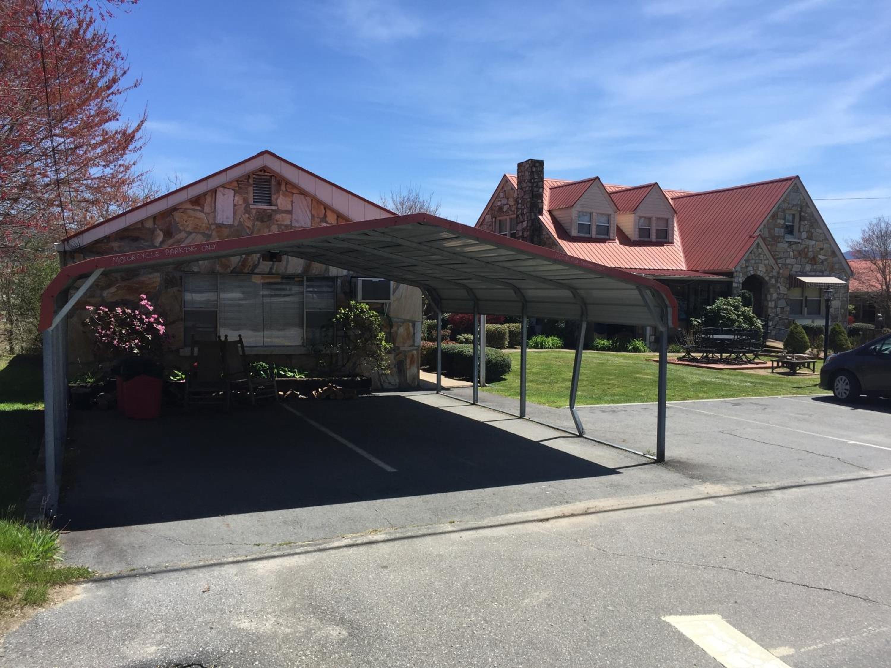 Phillips Historic Motel & Cottages