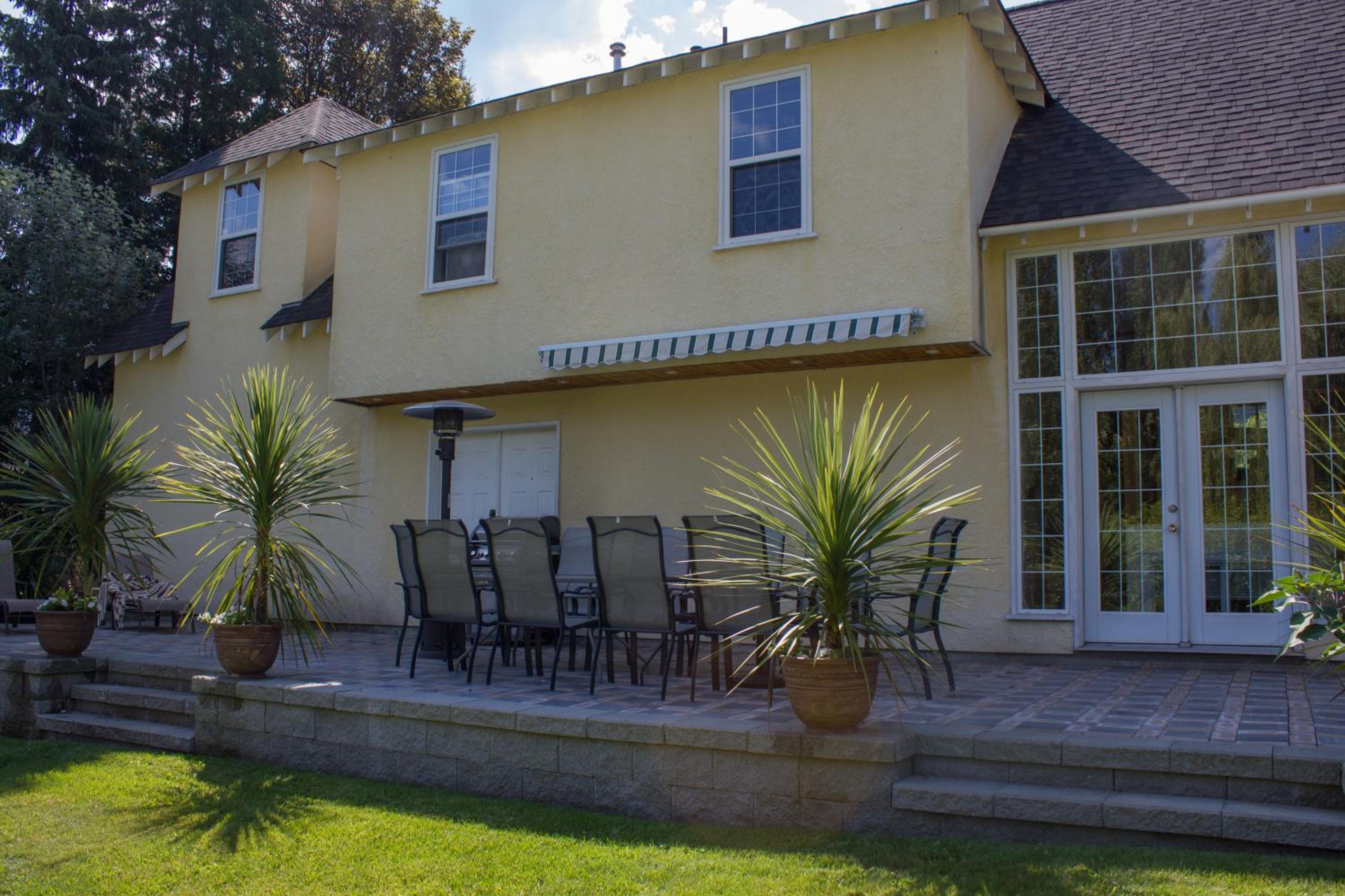 Genelle House B&B Guest House