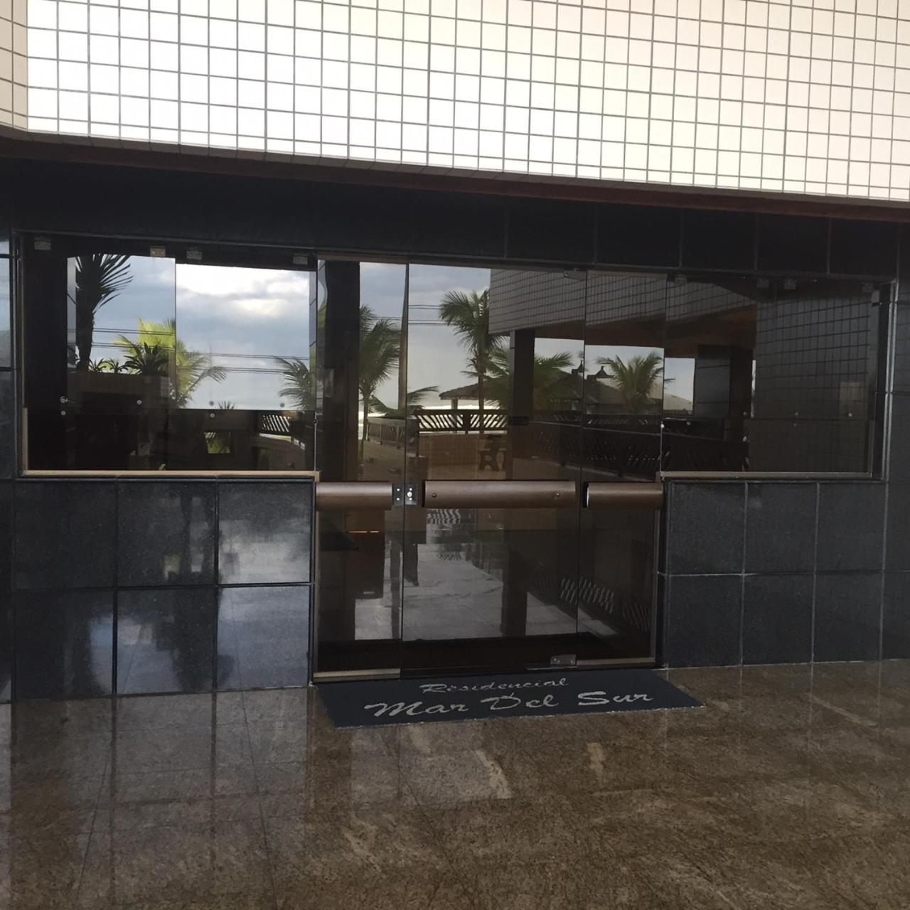 APTO DE FRENTE PARA O MAR - CAIÇARA