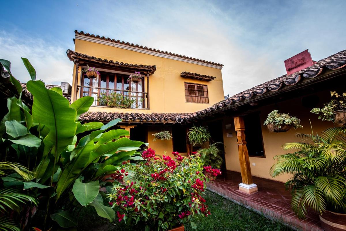 La Casa Amarilla
