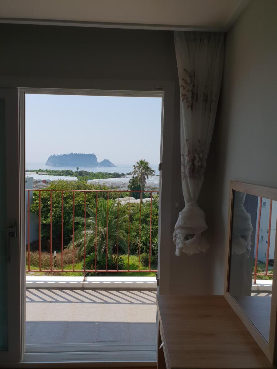 Jeju Bada Wi Olle Pension