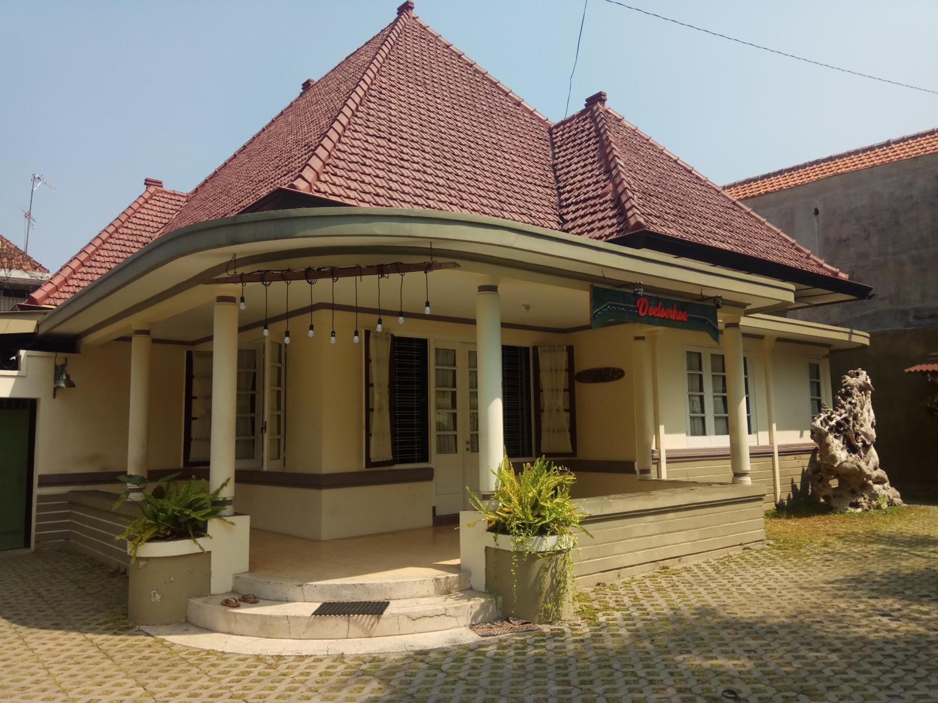 Hotel Doeloerkoe Homestay - Image 1