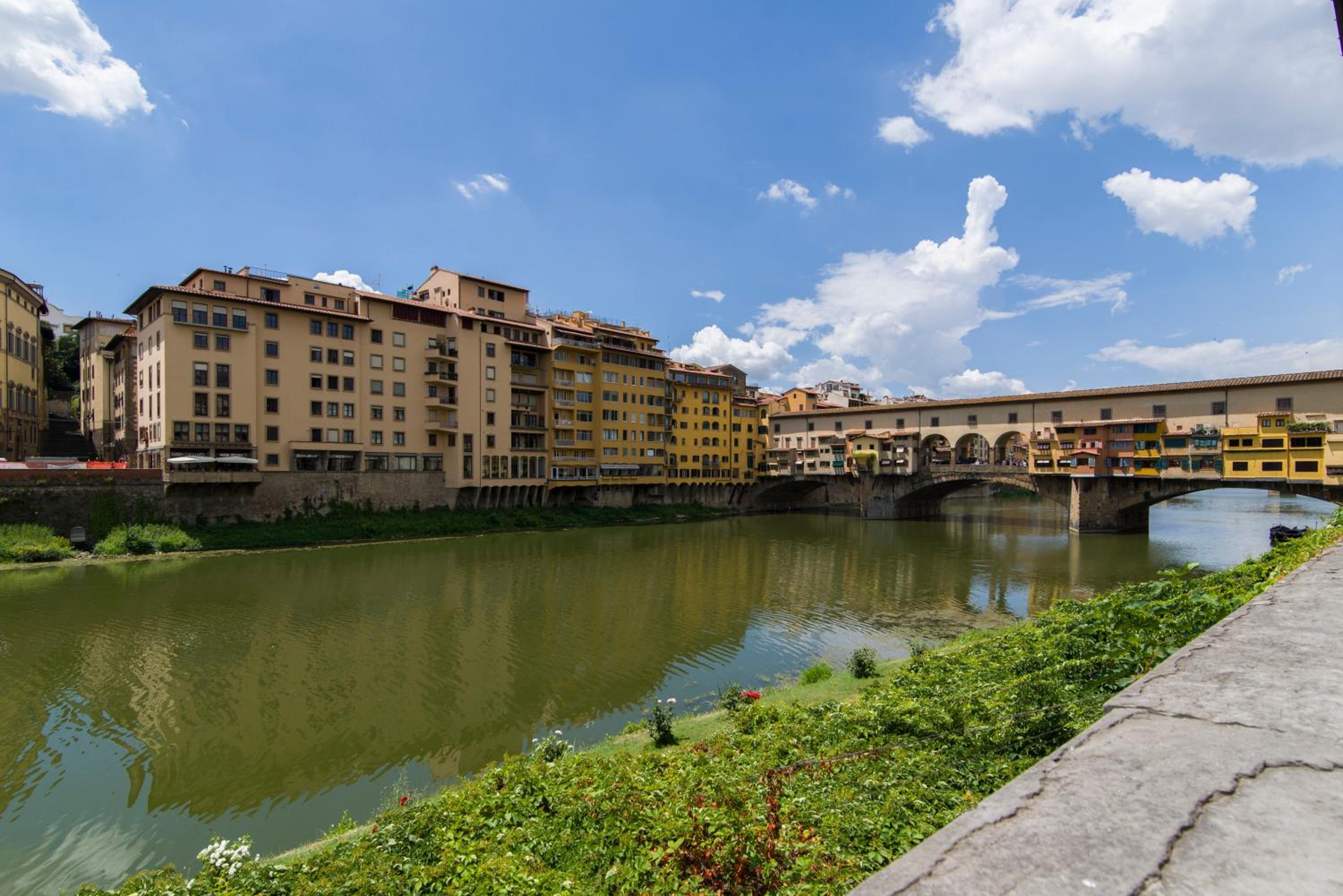 GuestHost - Ponte Vecchio Central Flats