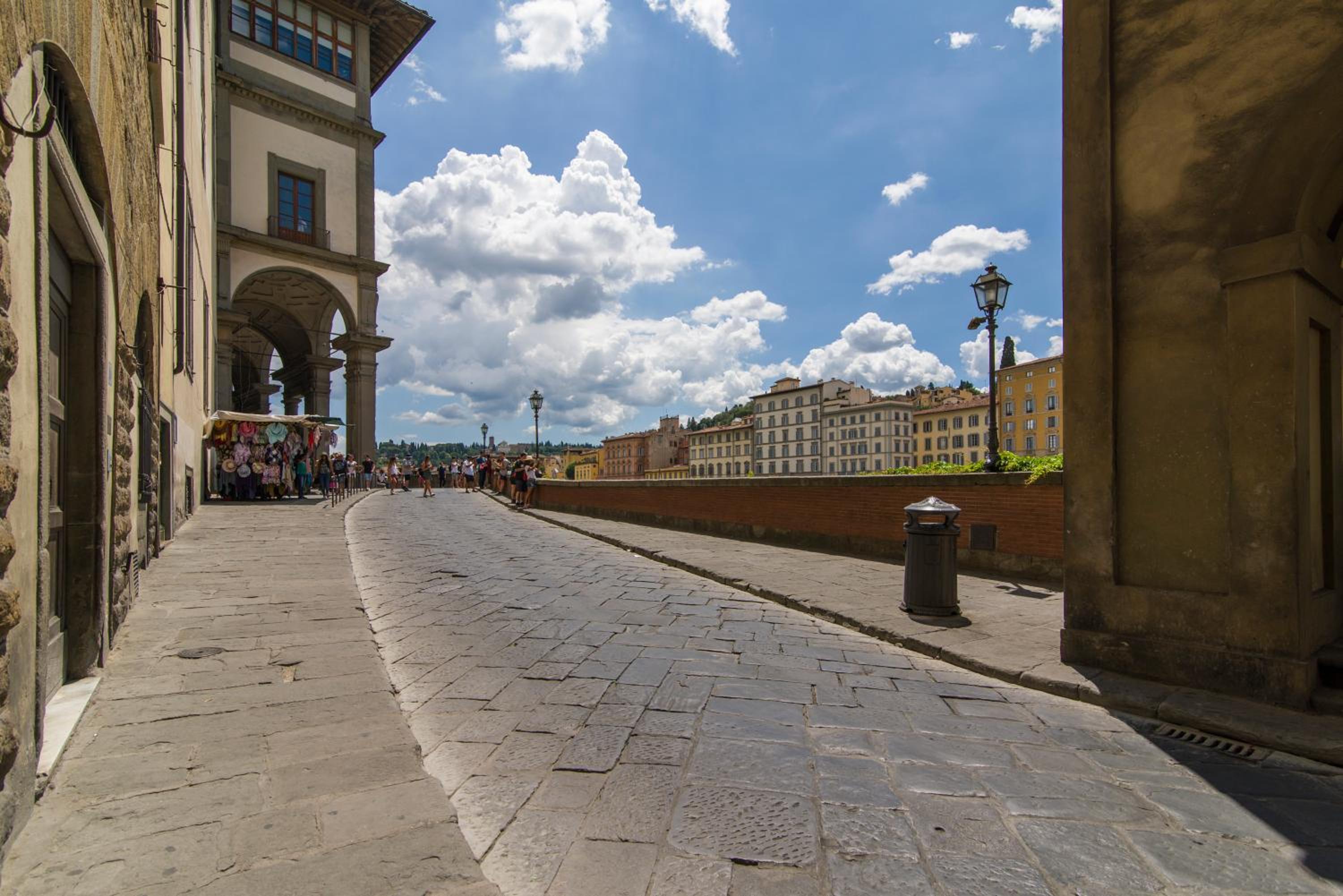 GuestHost - Ponte Vecchio Central Flats
