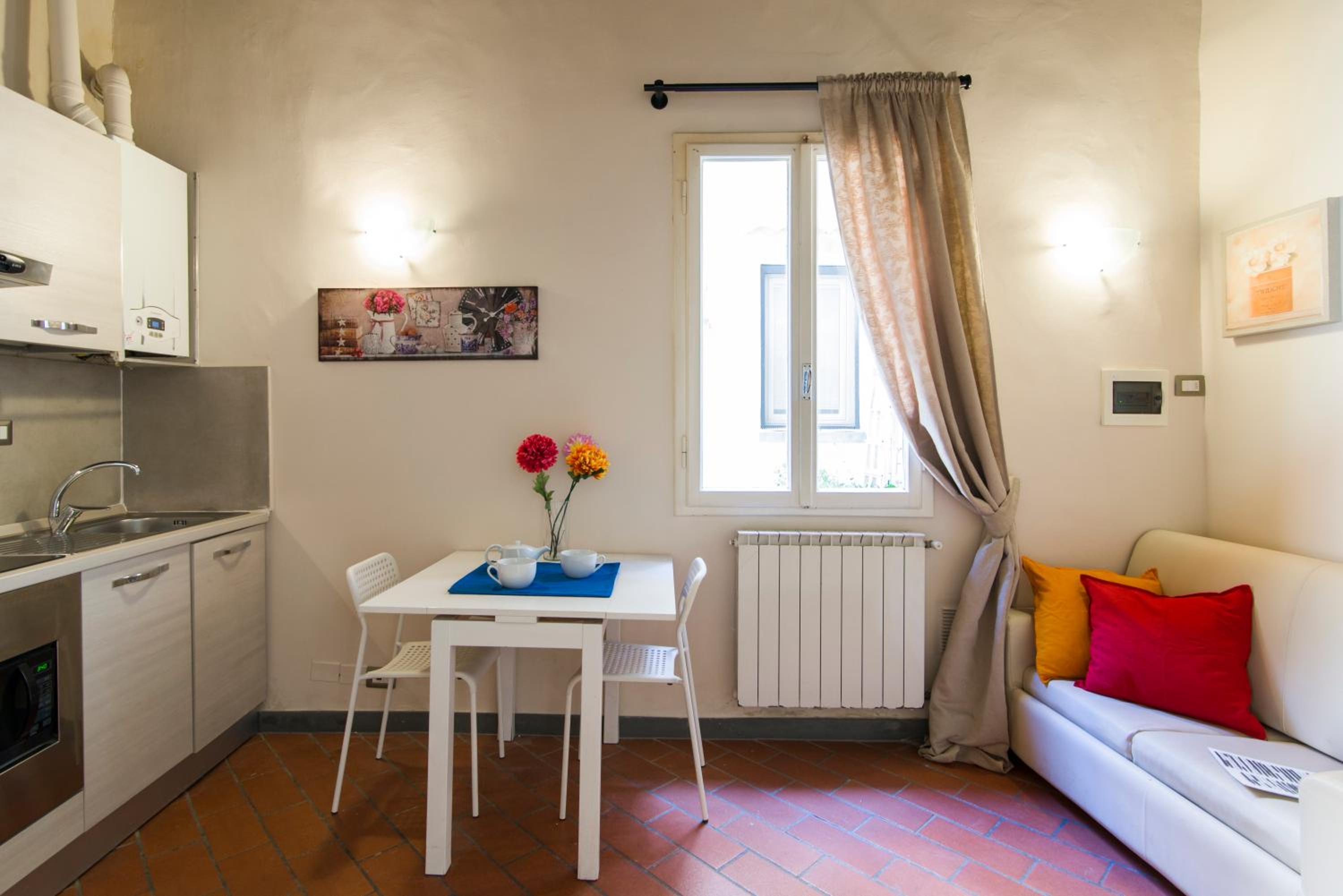 GuestHost - Ponte Vecchio Central Flats