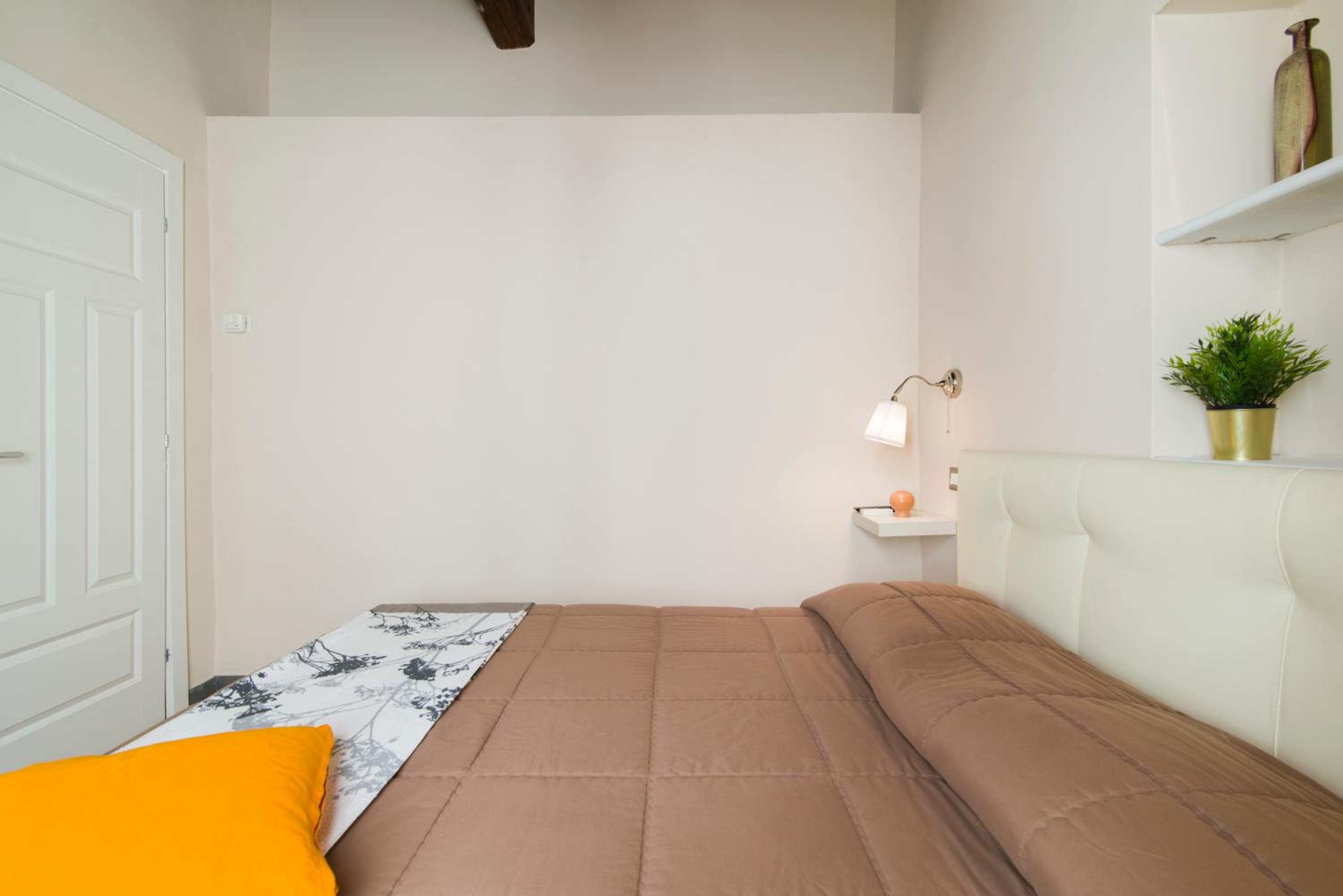 GuestHost - Ponte Vecchio Central Flats