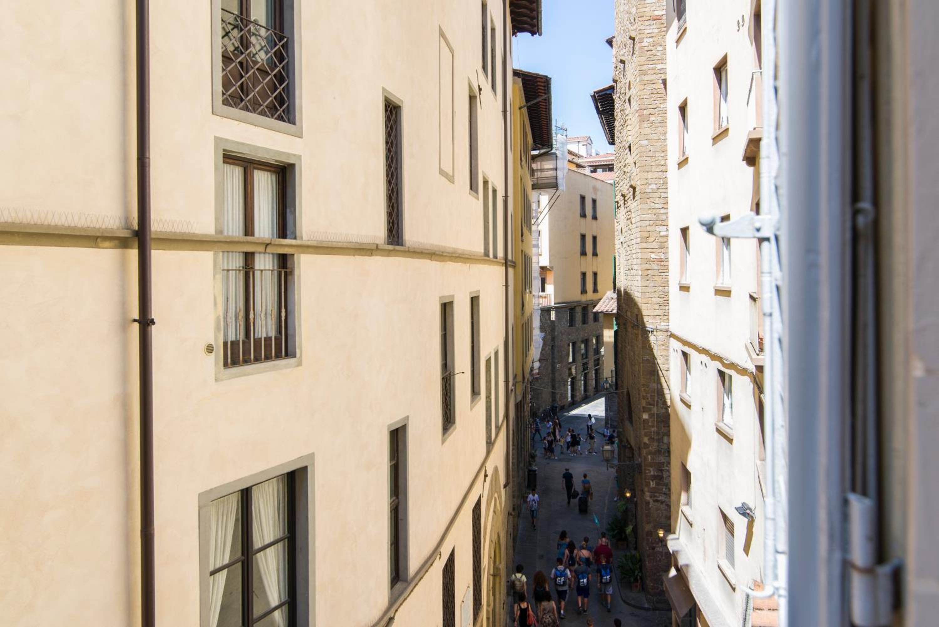 GuestHost - Ponte Vecchio Central Flats