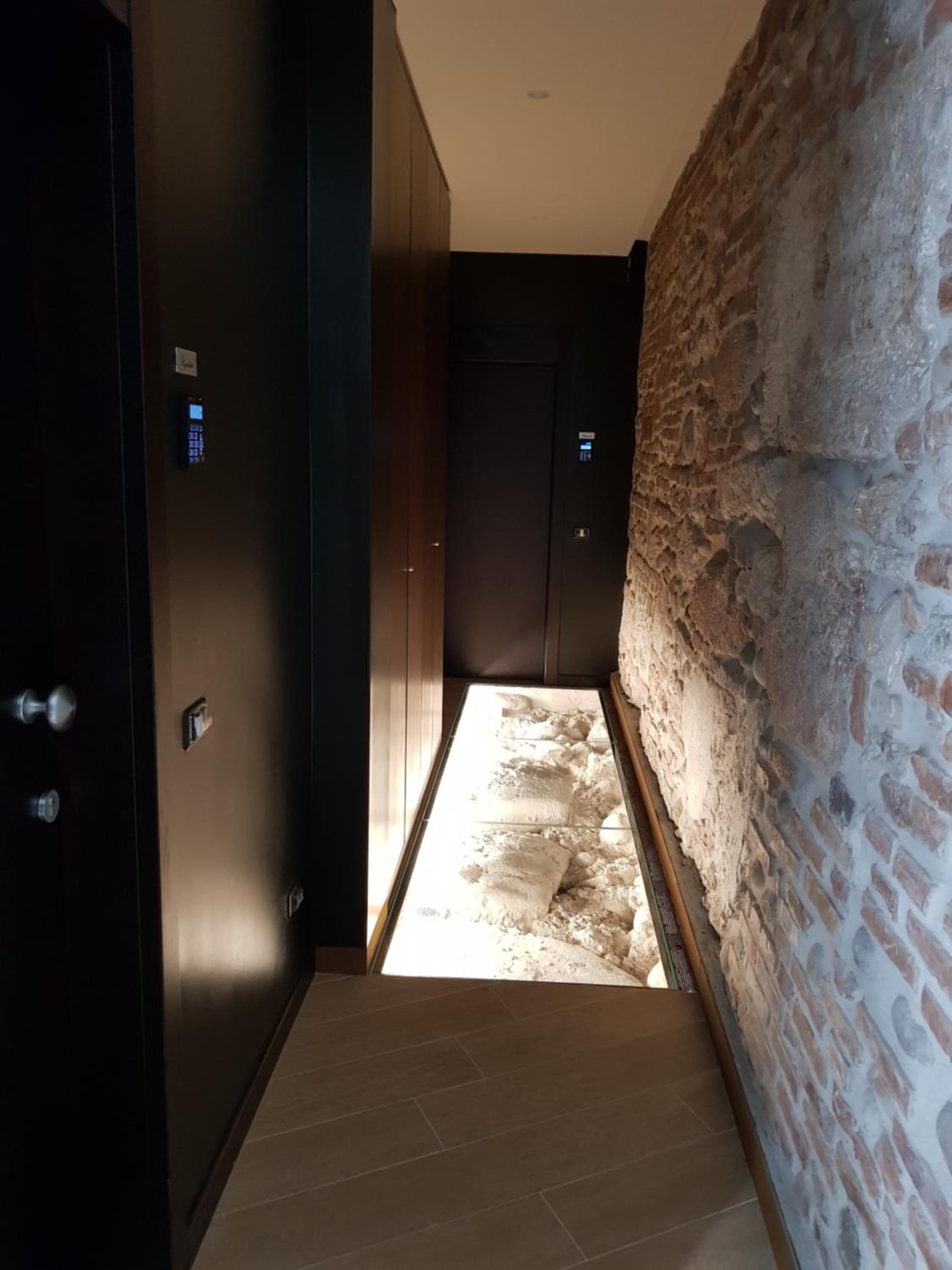 Hotel Arena Luxury Suite - Image 1