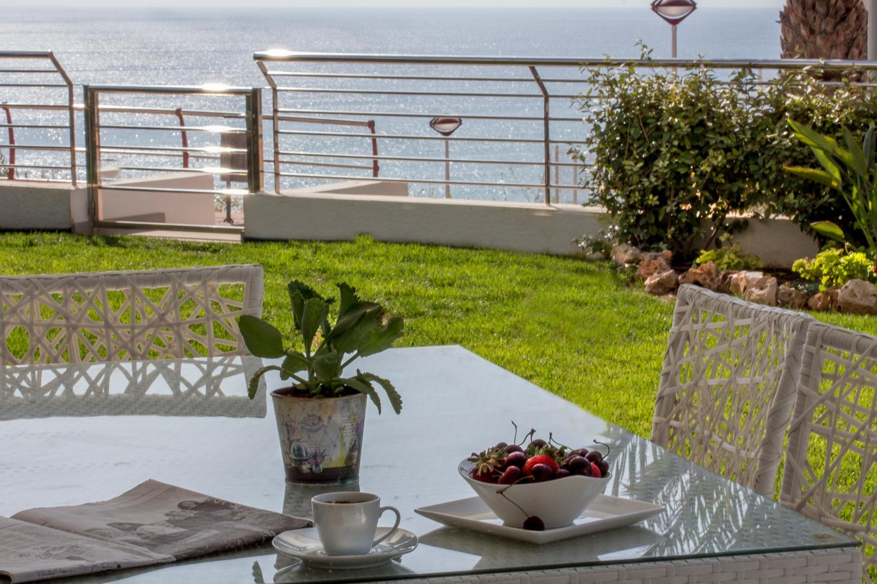 Infinity luxury sea view apartment with private garden view 4