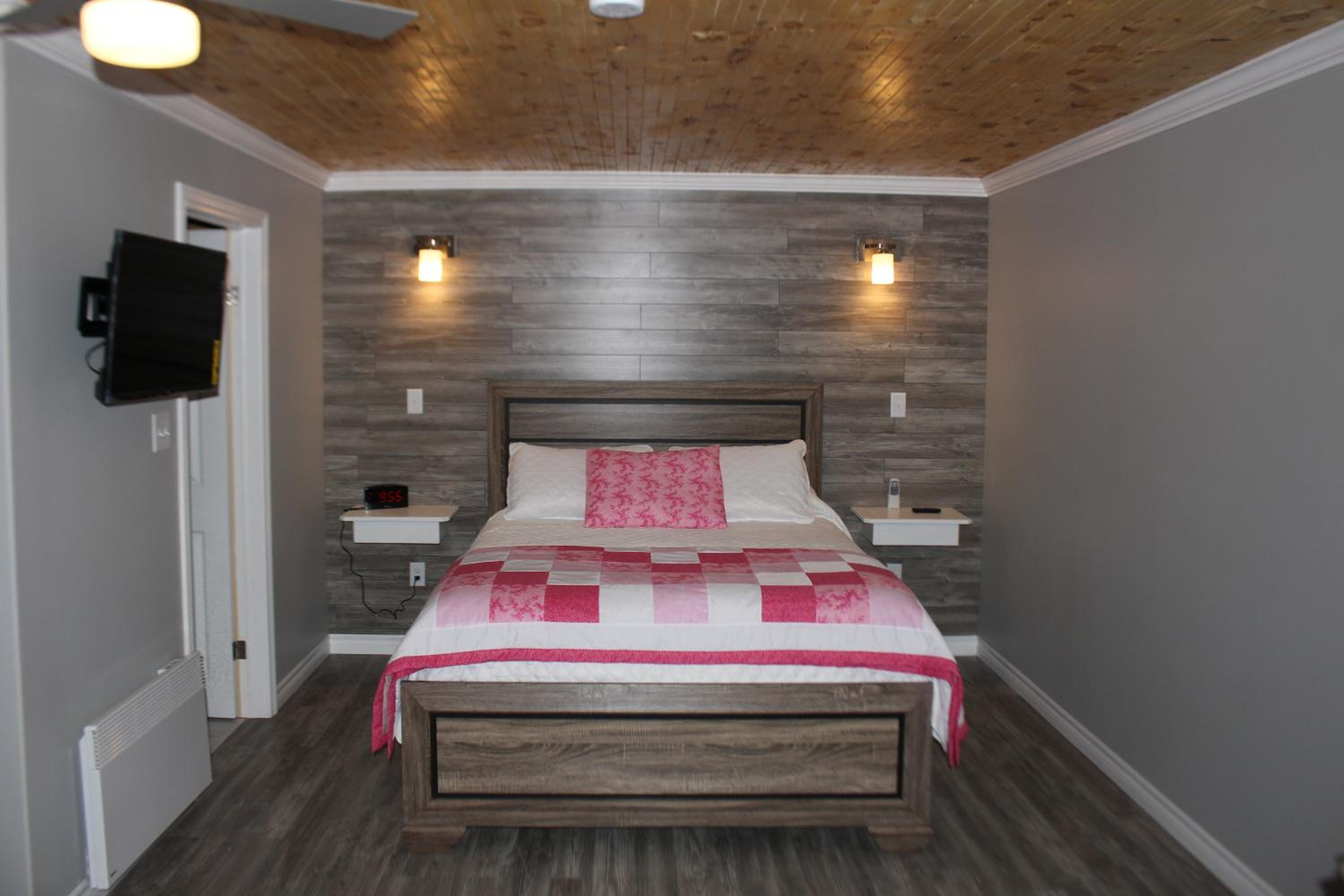 Raleigh Rooms & Taylor's Crafts