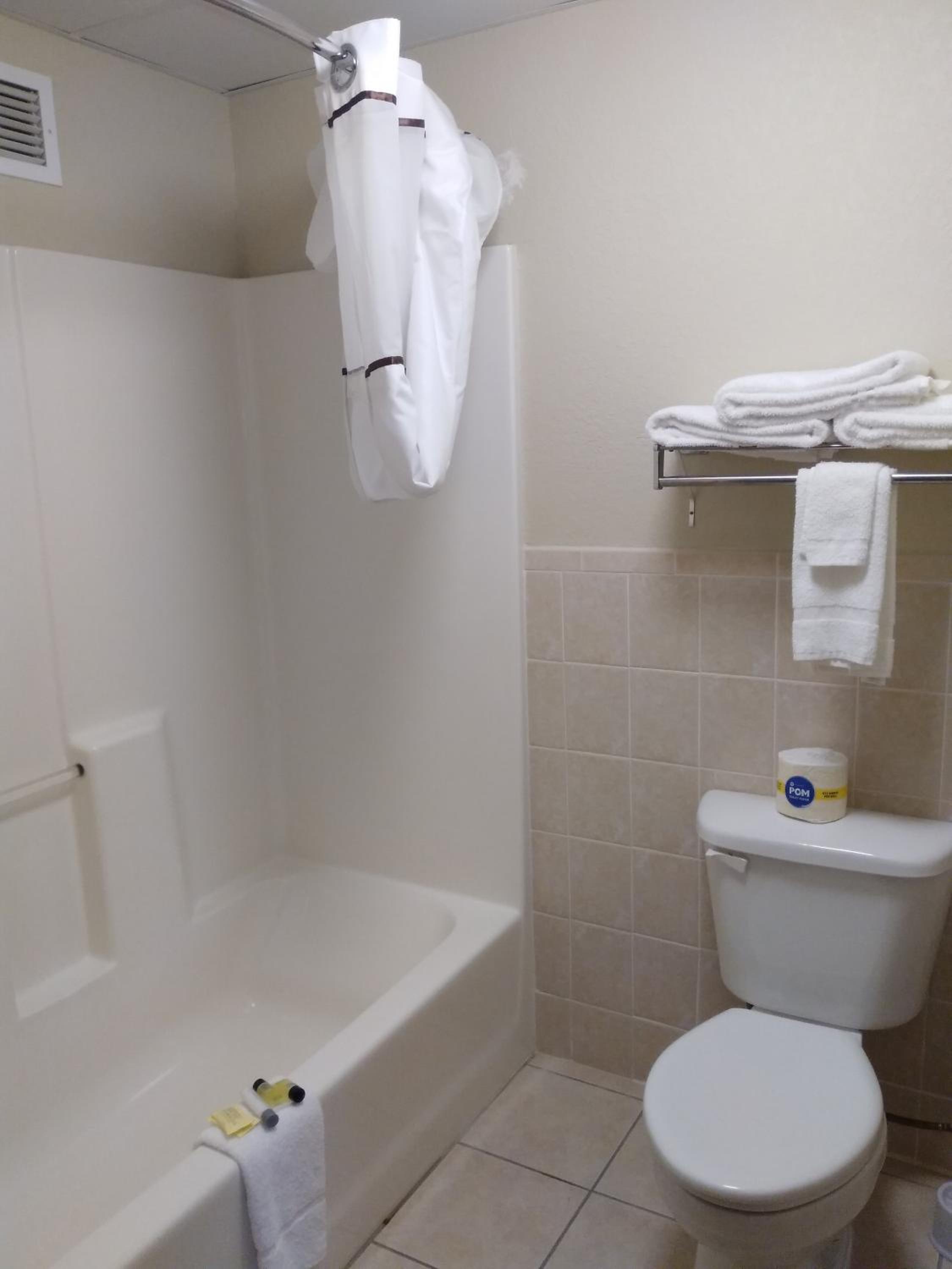 Madelia Hotel & Suites