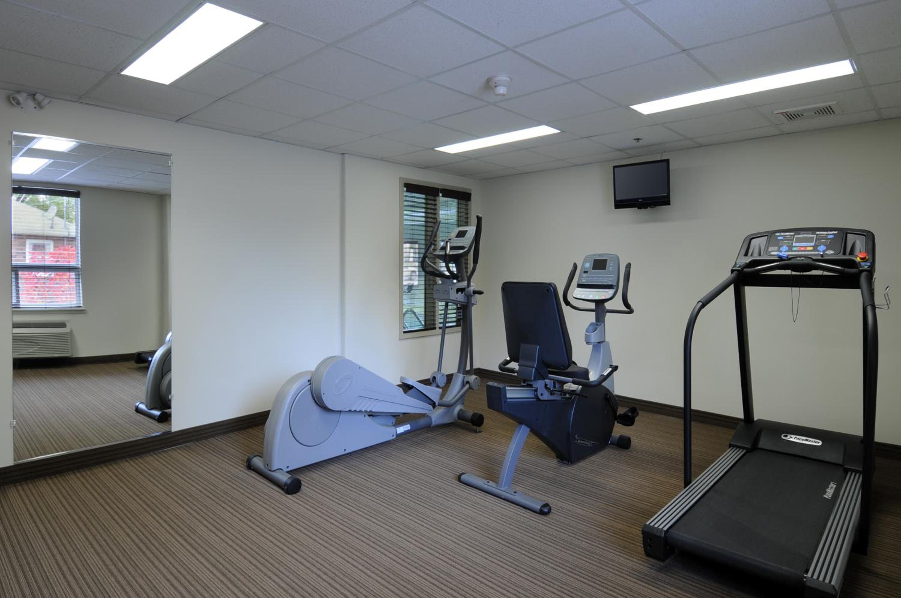 Peterborough Vacations - Super 8 by Wyndham Peterborough - Property Image 12
