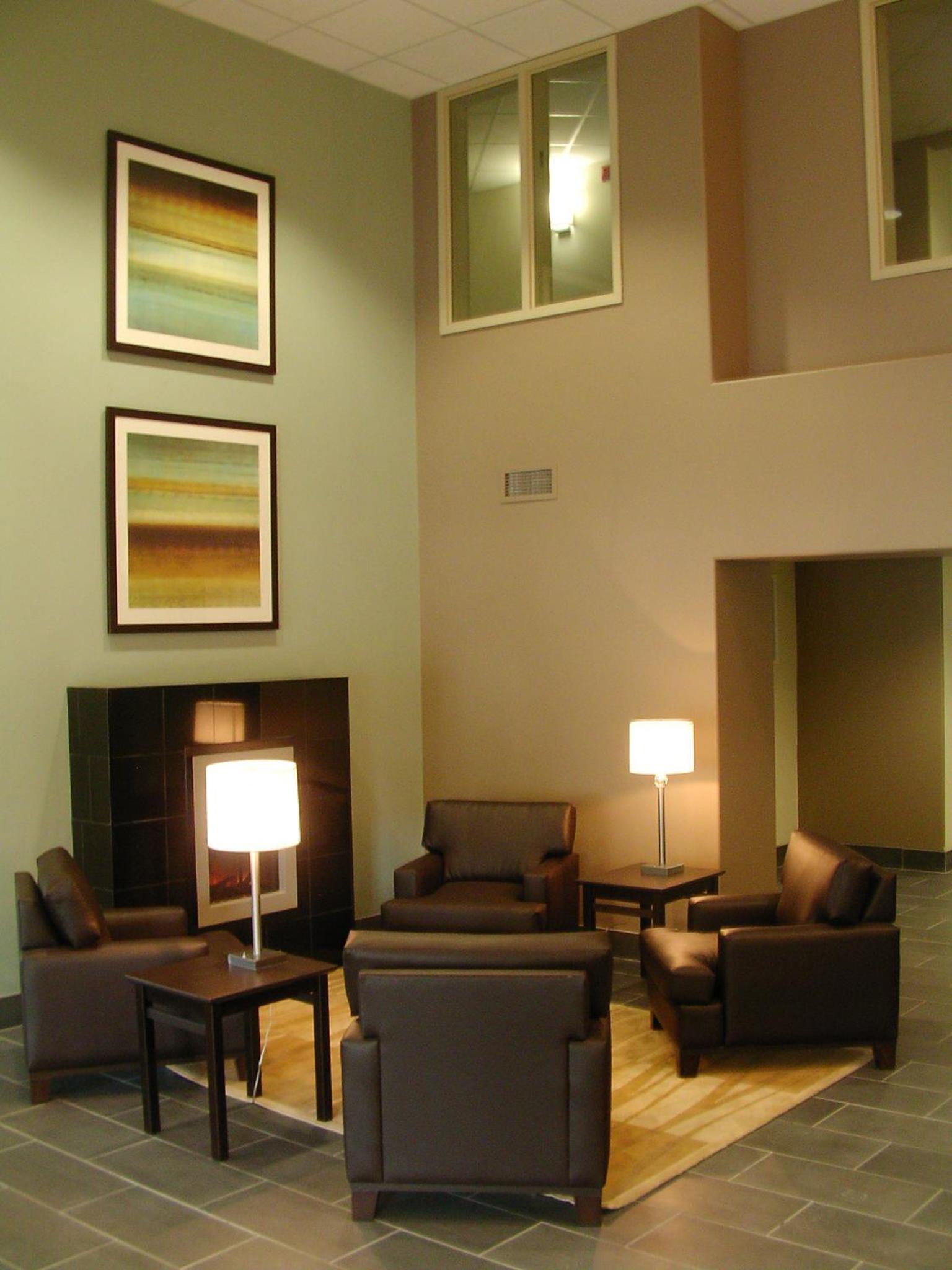 Peterborough Vacations - Super 8 by Wyndham Peterborough - Property Image 4