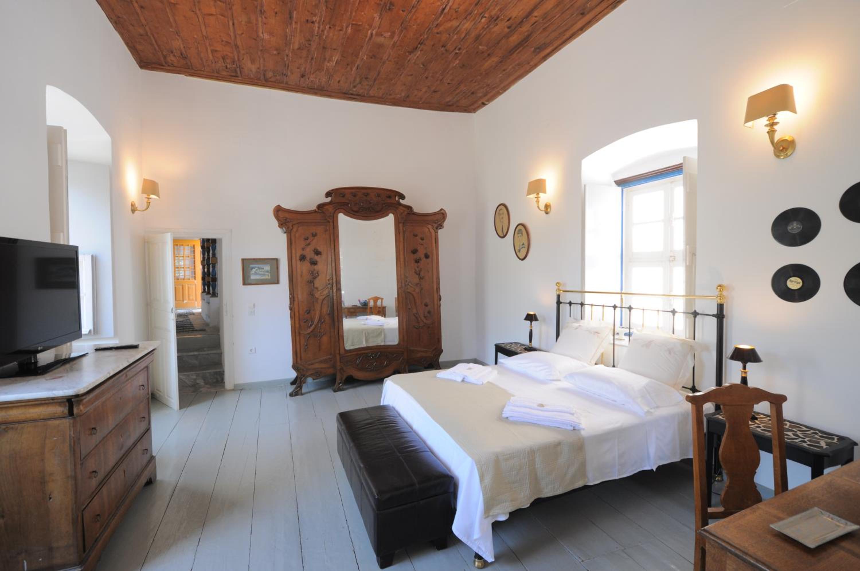 Rallou House Hydra view 4