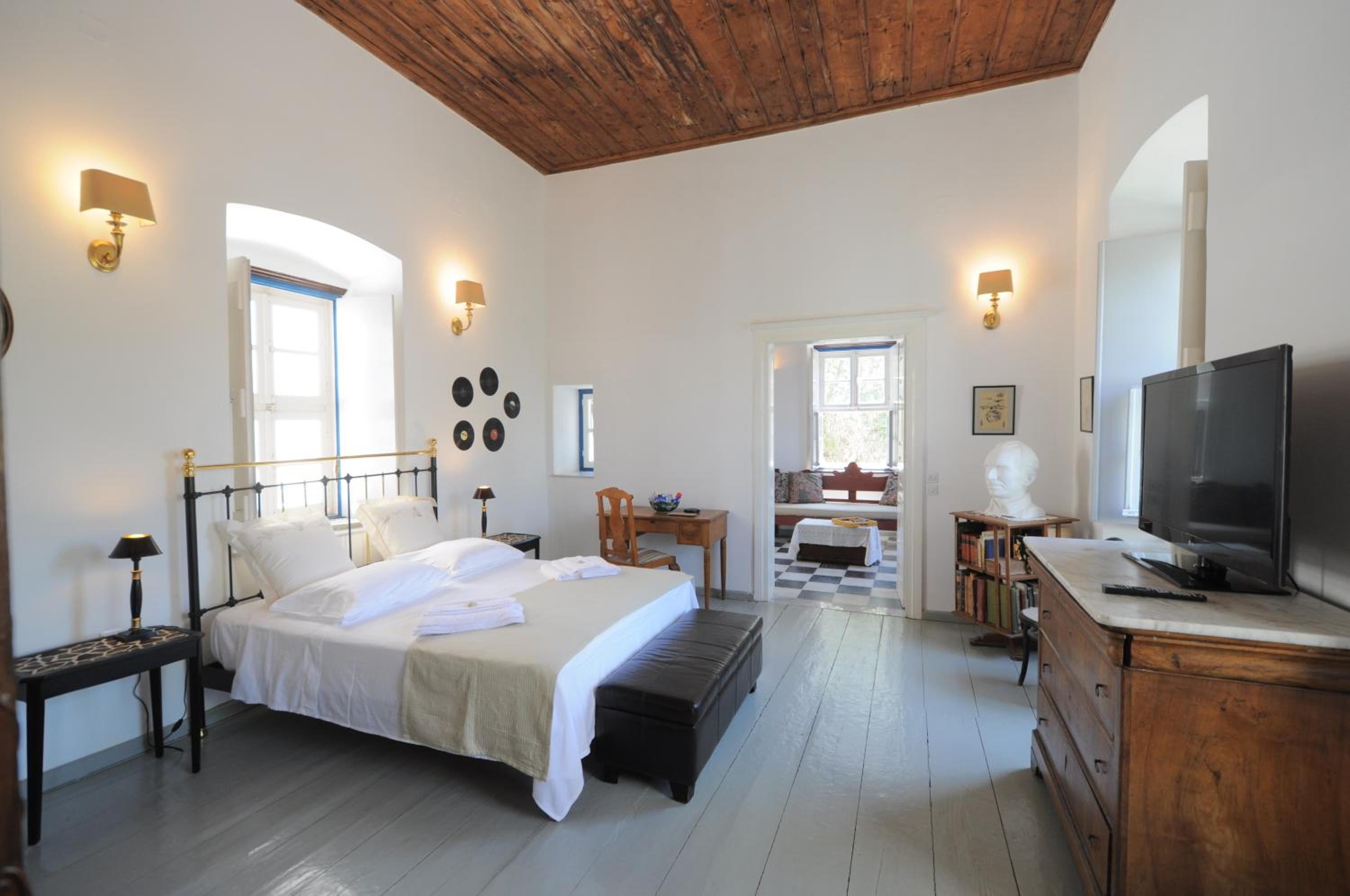 Rallou House Hydra view 5