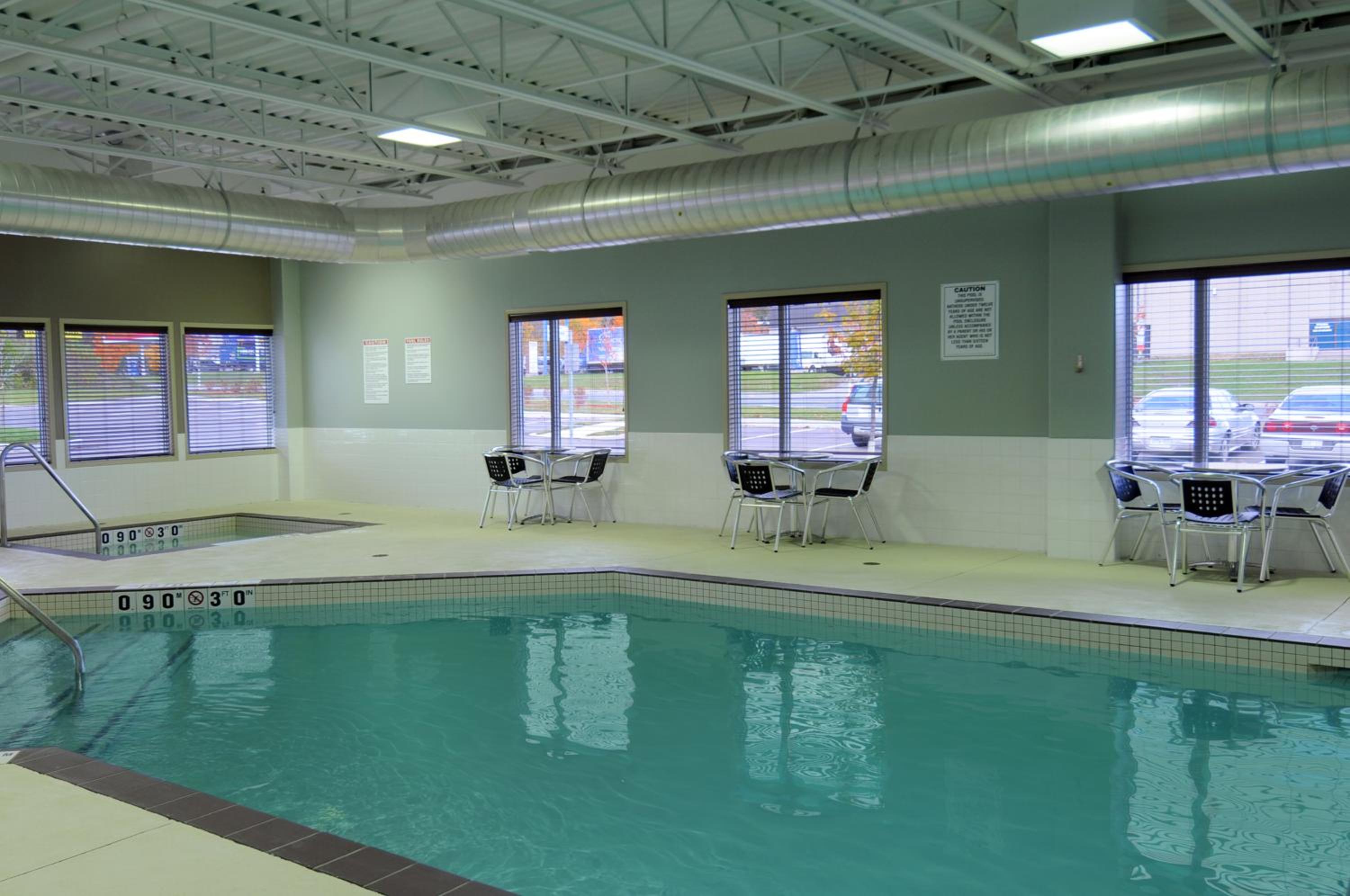 Peterborough Vacations - Super 8 by Wyndham Peterborough - Property Image 9