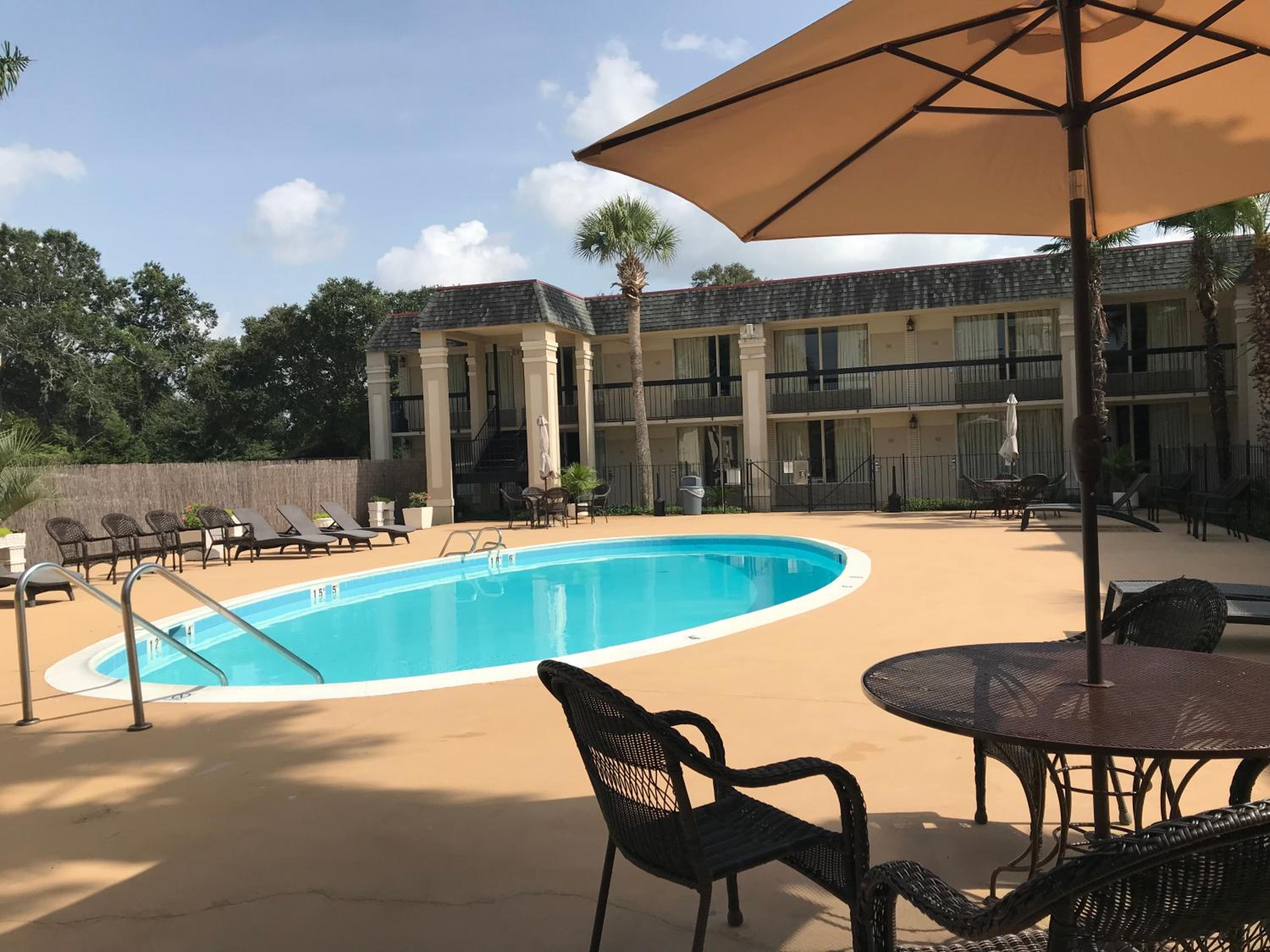 Carmel Inn and Suites Thibodaux - Property Image 12