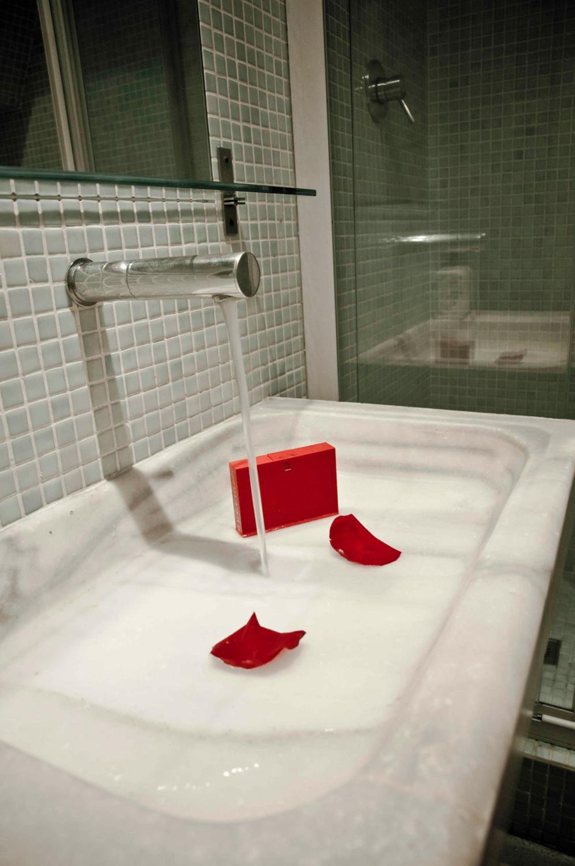Barceloneta Suites Apartments Beach