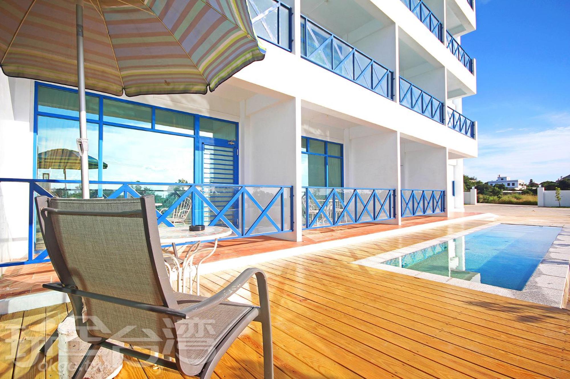 Bay Villa Hall view 5