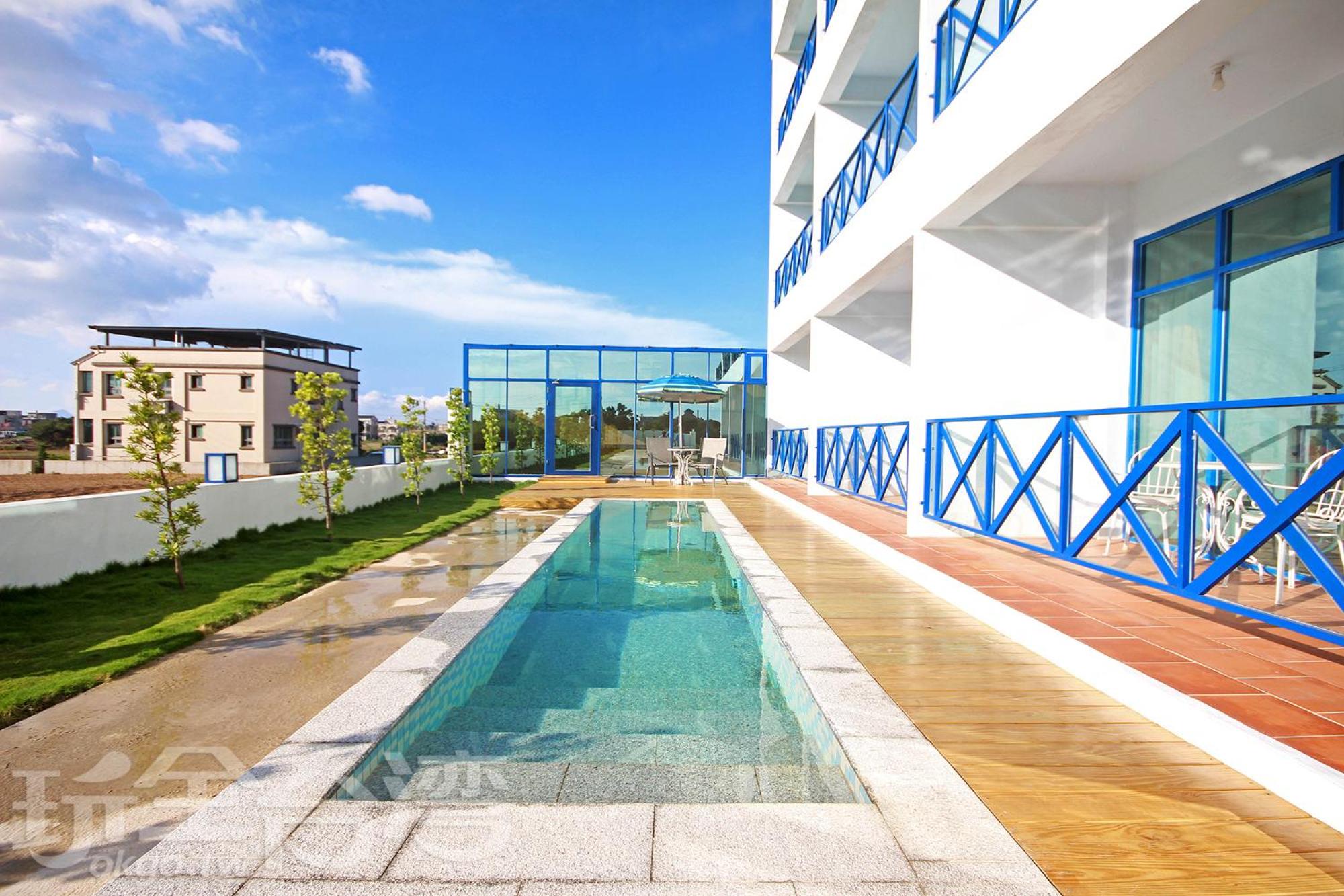 Bay Villa Hall view 4