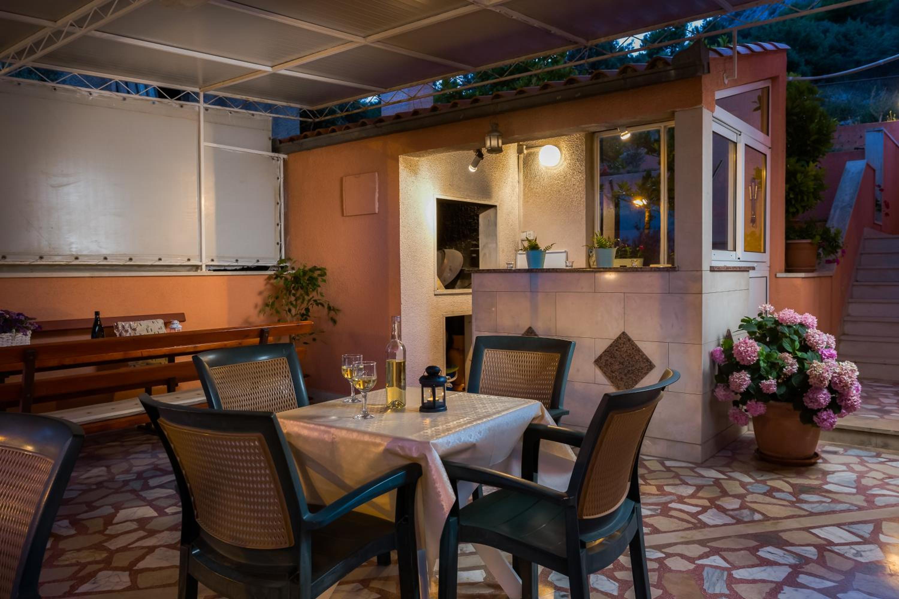 Beautiful Seaview Apartments Loncar view 4