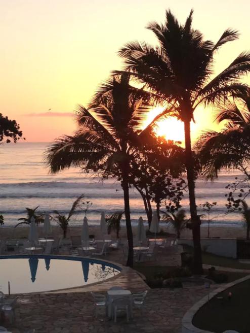 Praia das Toninhas Ubatuba Apto Pé na areia view 4