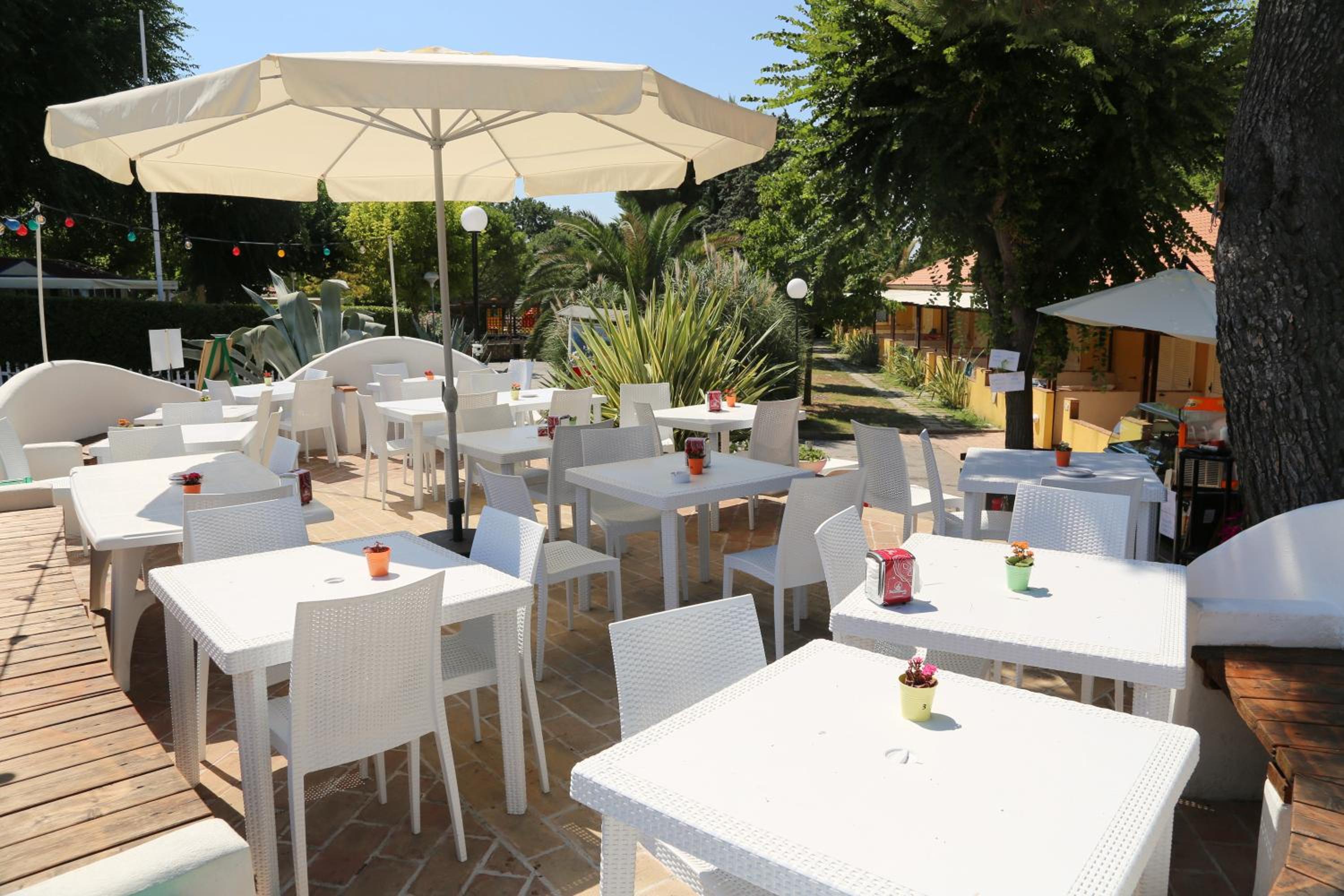 Green Garden Village con piscina, spiaggia riservata e parcheggio