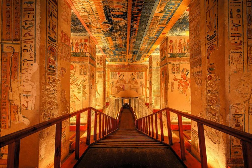 Luxury Pyramids Inn + Tours and Transportations