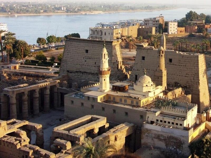 Luxury Pyramids Inn + Tours and Transportations