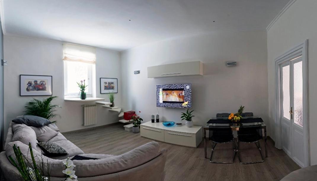 Spanish Steps 3 Bedrooms Cozy,Elegant and central