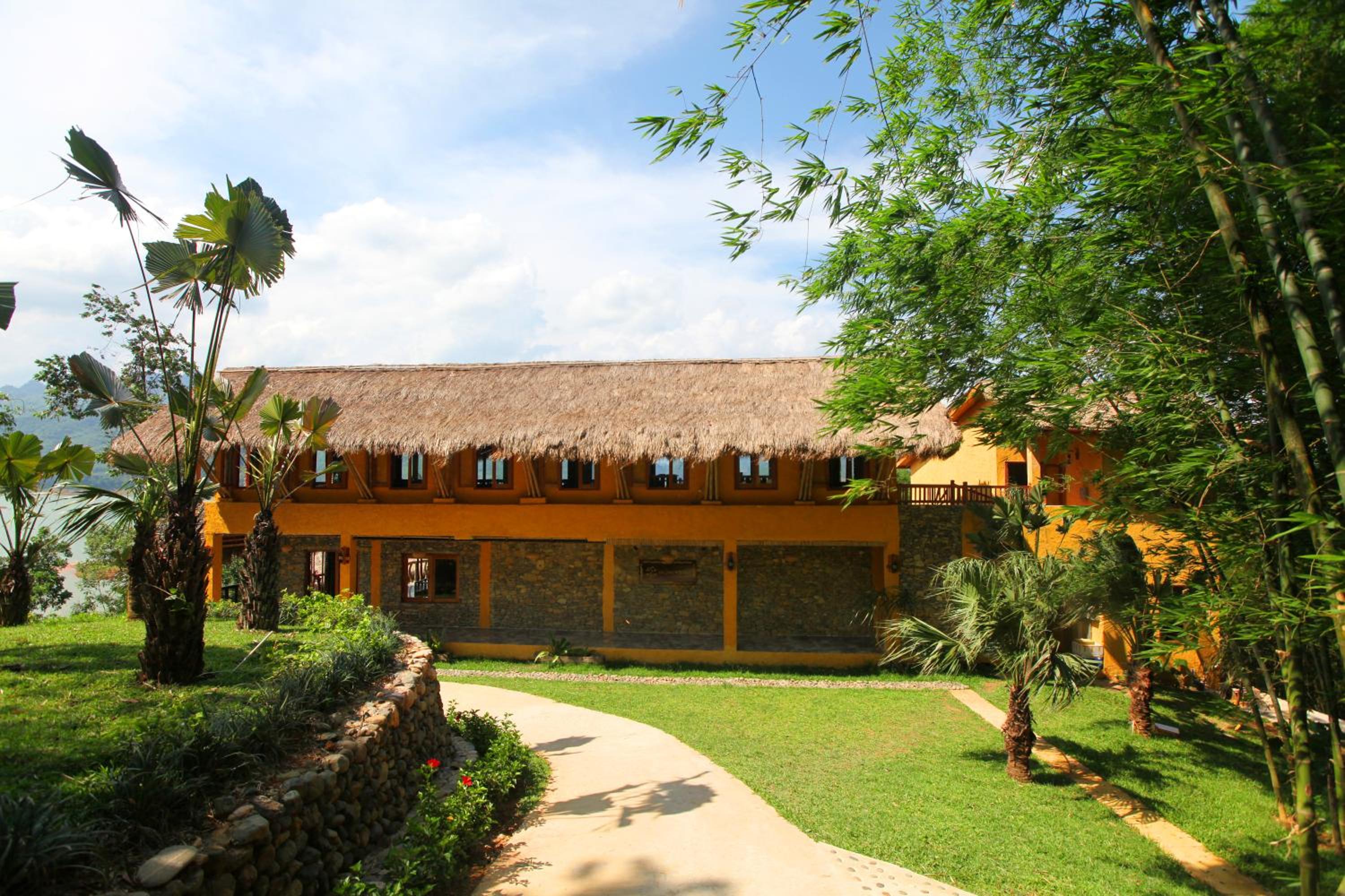 Mai Chau Hideaway Lake Resort