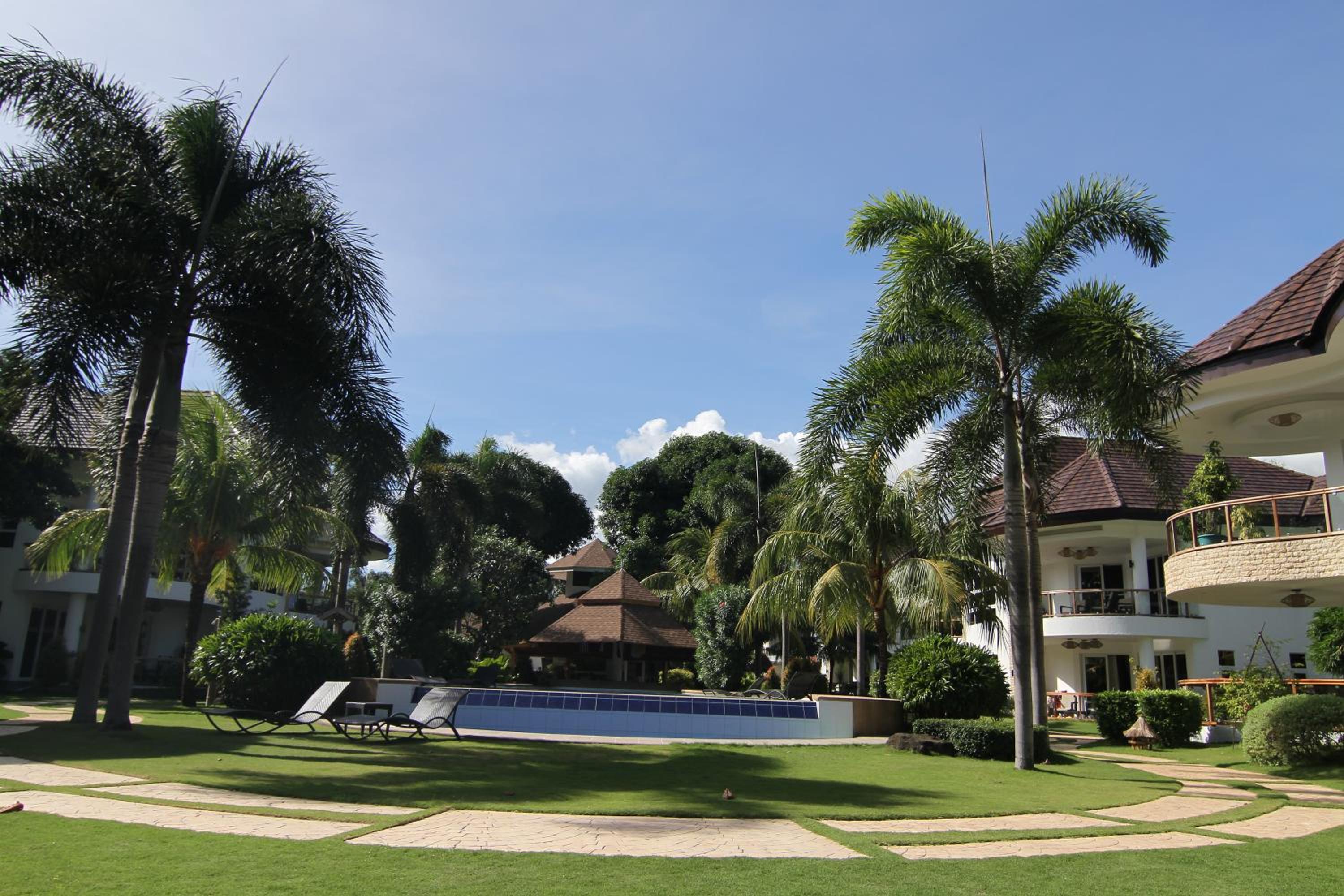 Vida Homes Condo Resort