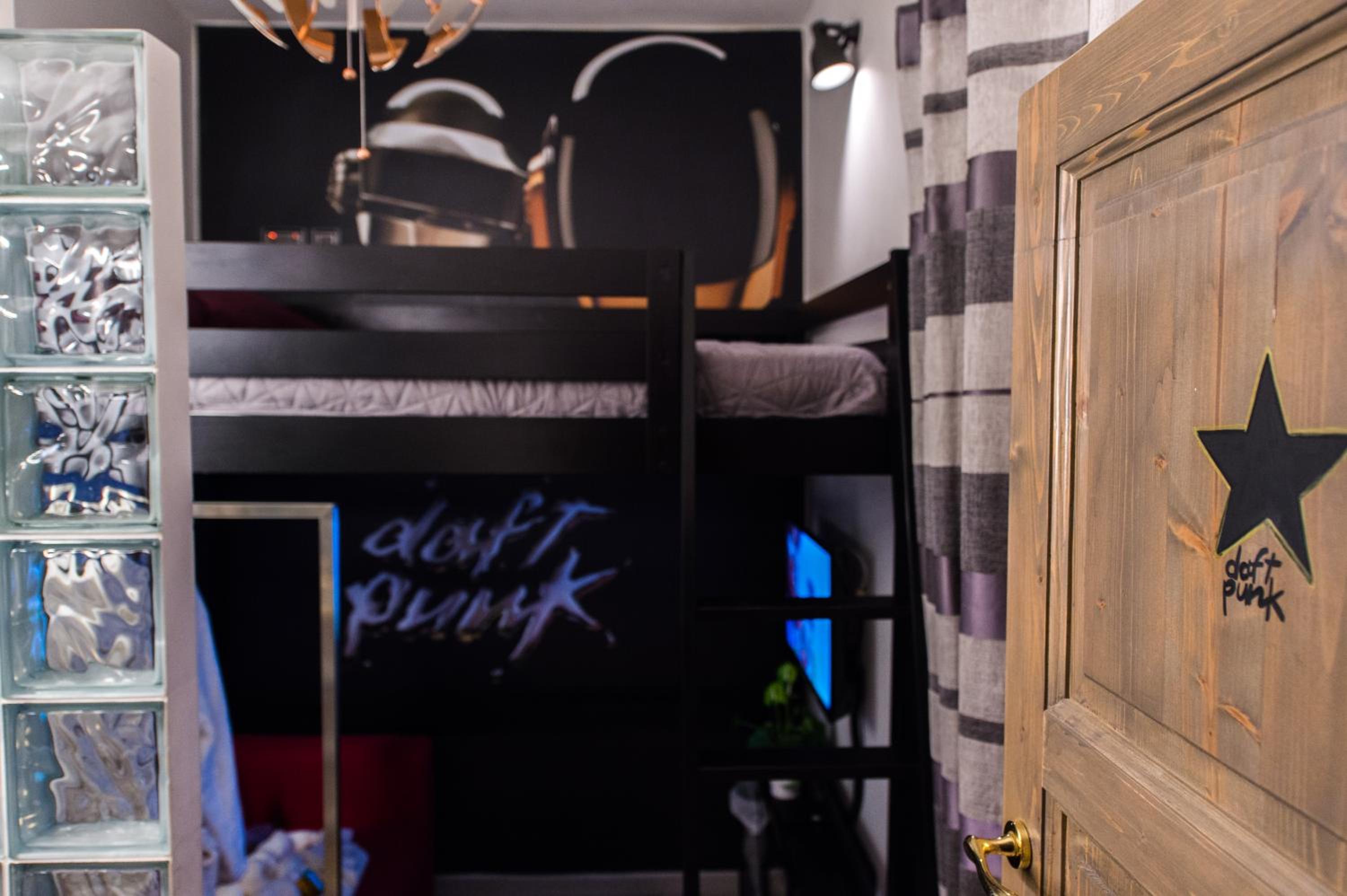 Sliema Vacations - Backstage Boutique Music Themed Townhouse - Property Image 35