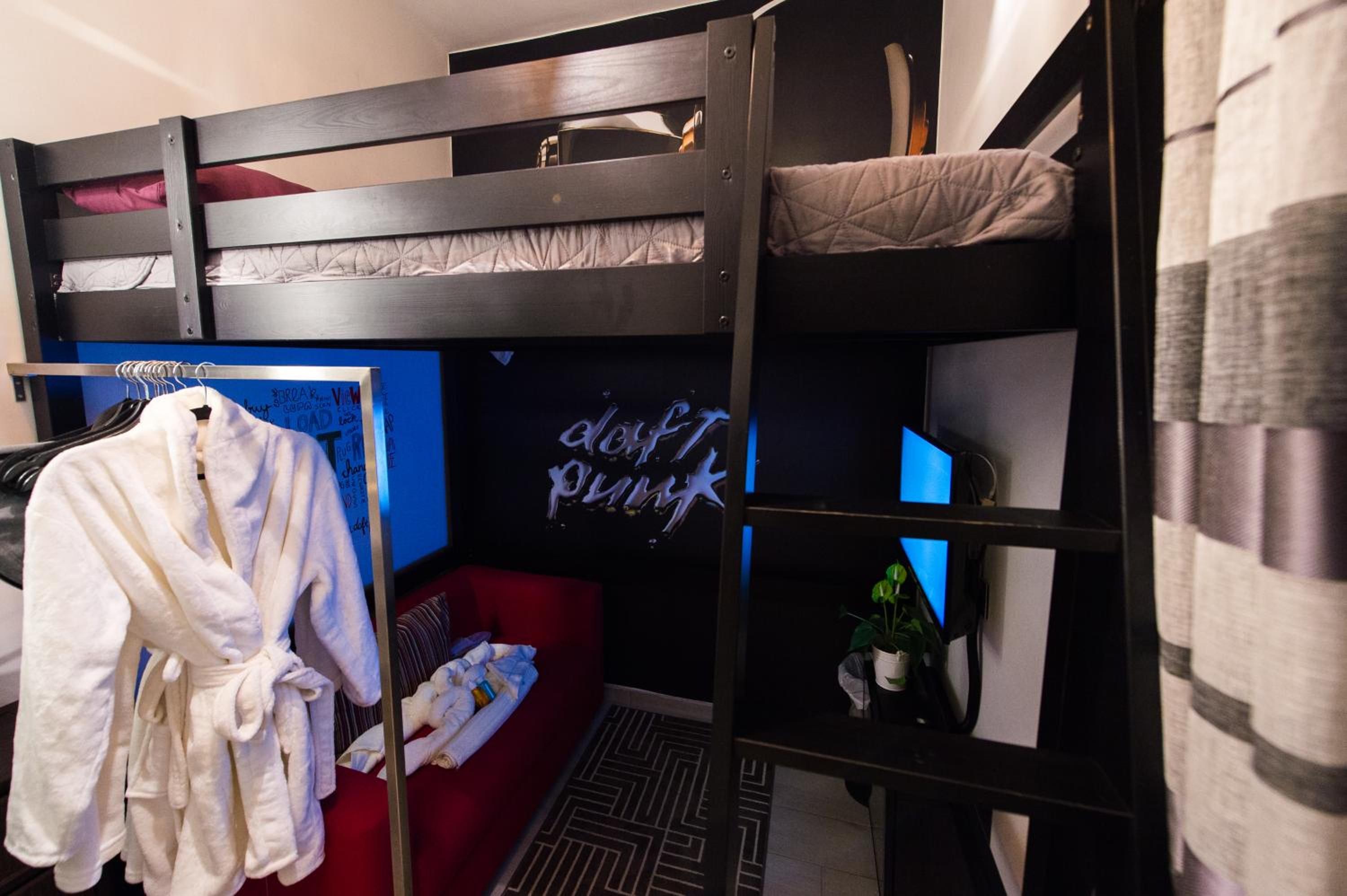 Sliema Vacations - Backstage Boutique Music Themed Townhouse - Property Image 85