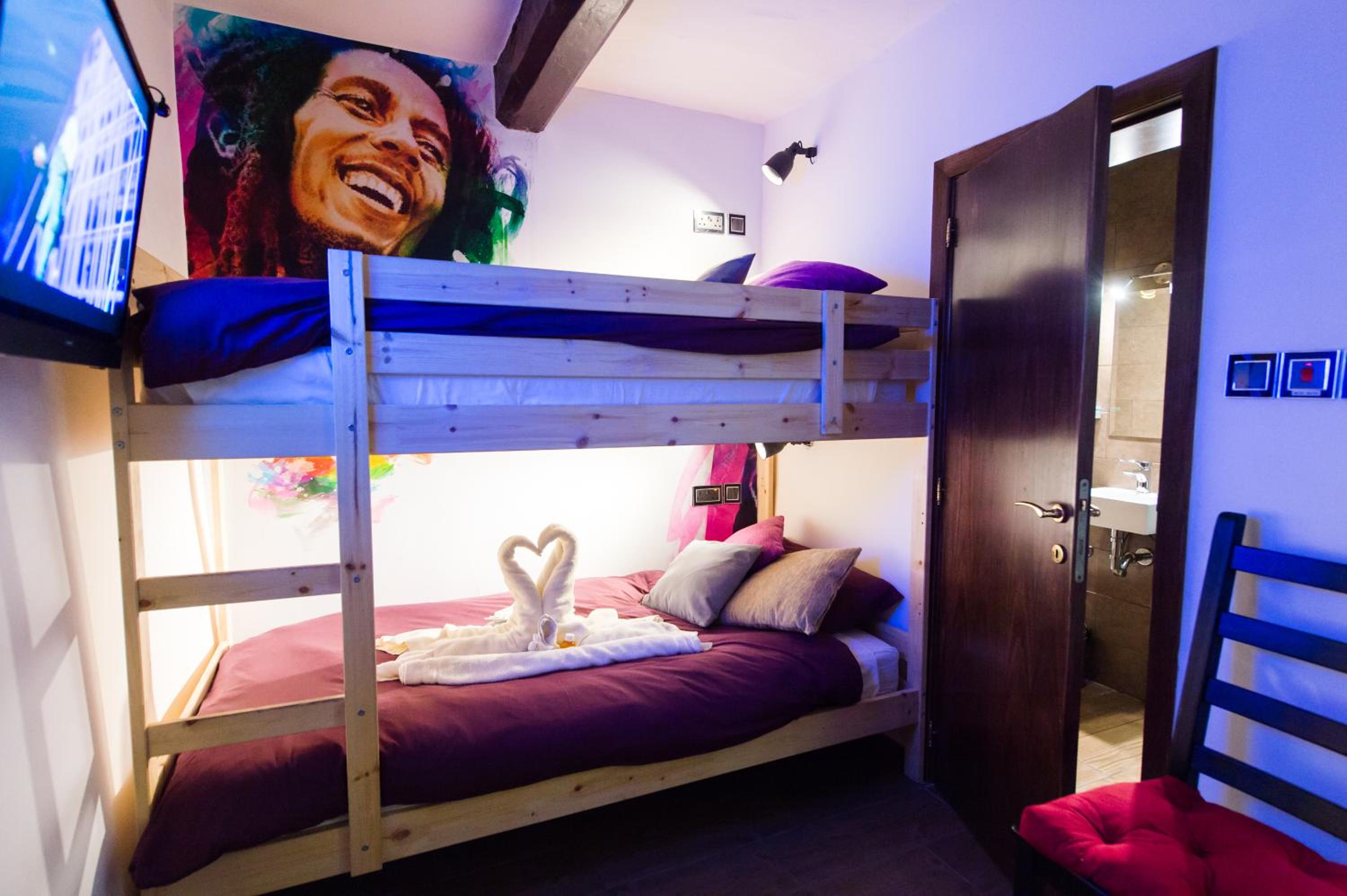 Sliema Vacations - Backstage Boutique Music Themed Townhouse - Property Image 40