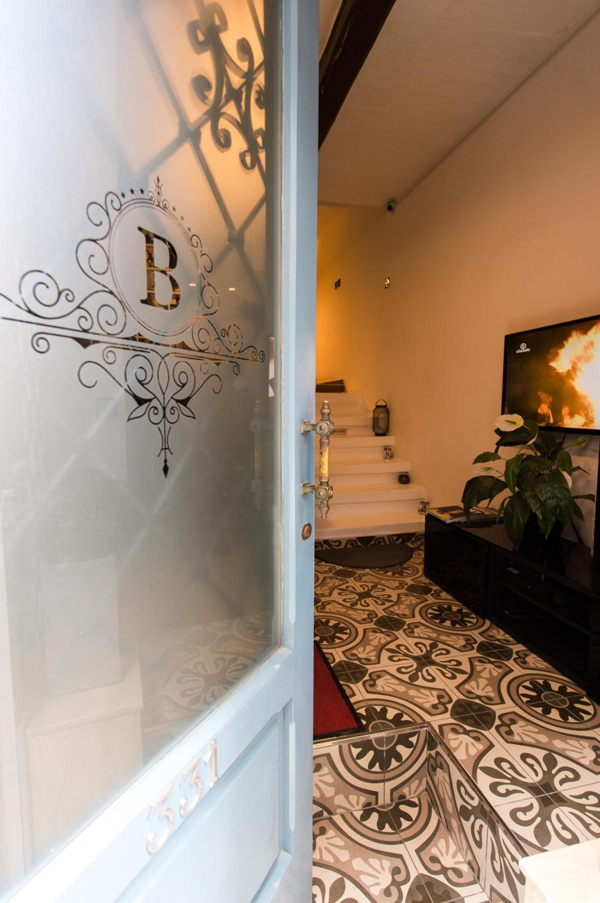 Sliema Vacations - Backstage Boutique Music Themed Townhouse - Property Image 41