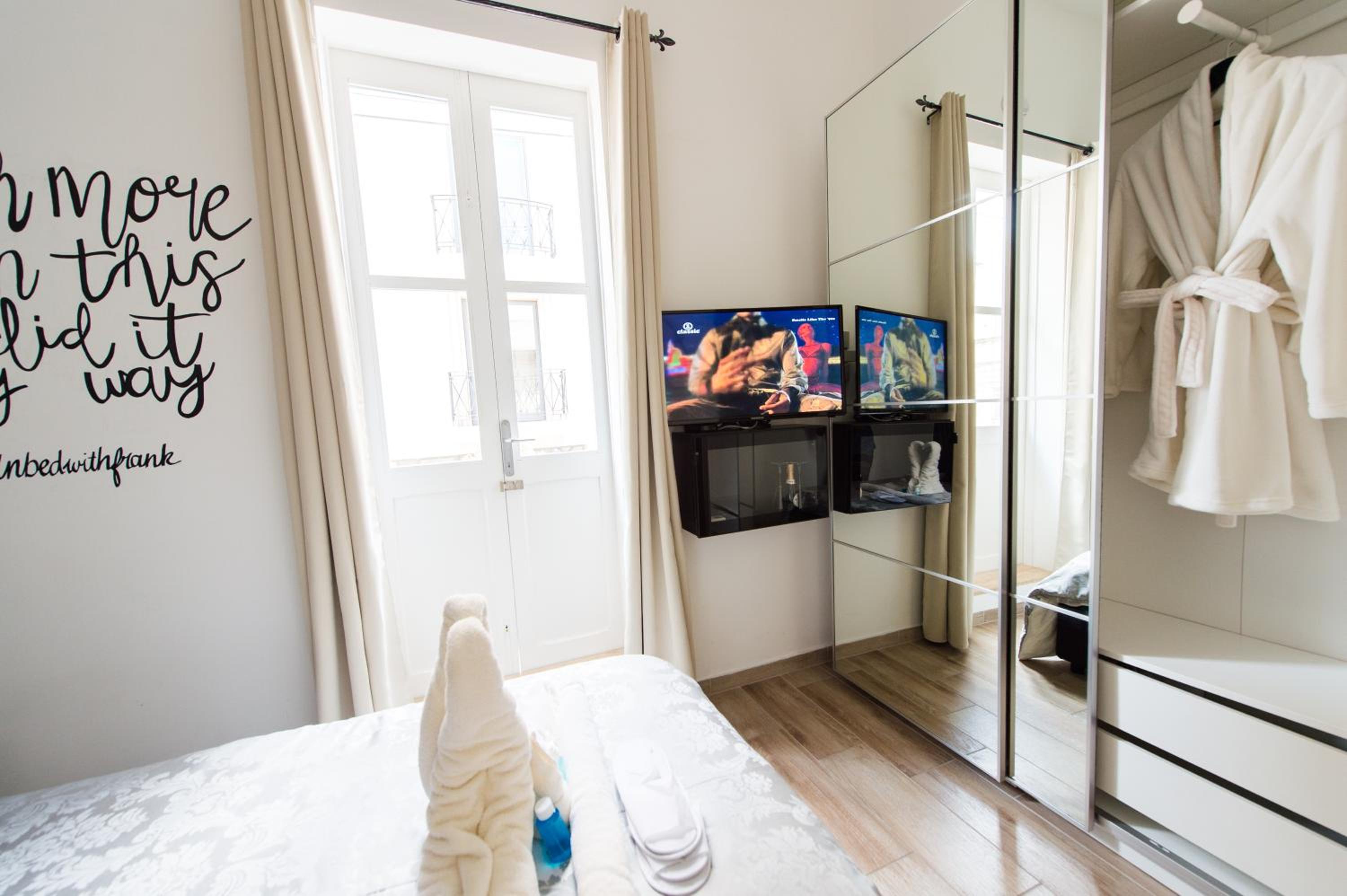 Sliema Vacations - Backstage Boutique Music Themed Townhouse - Property Image 57