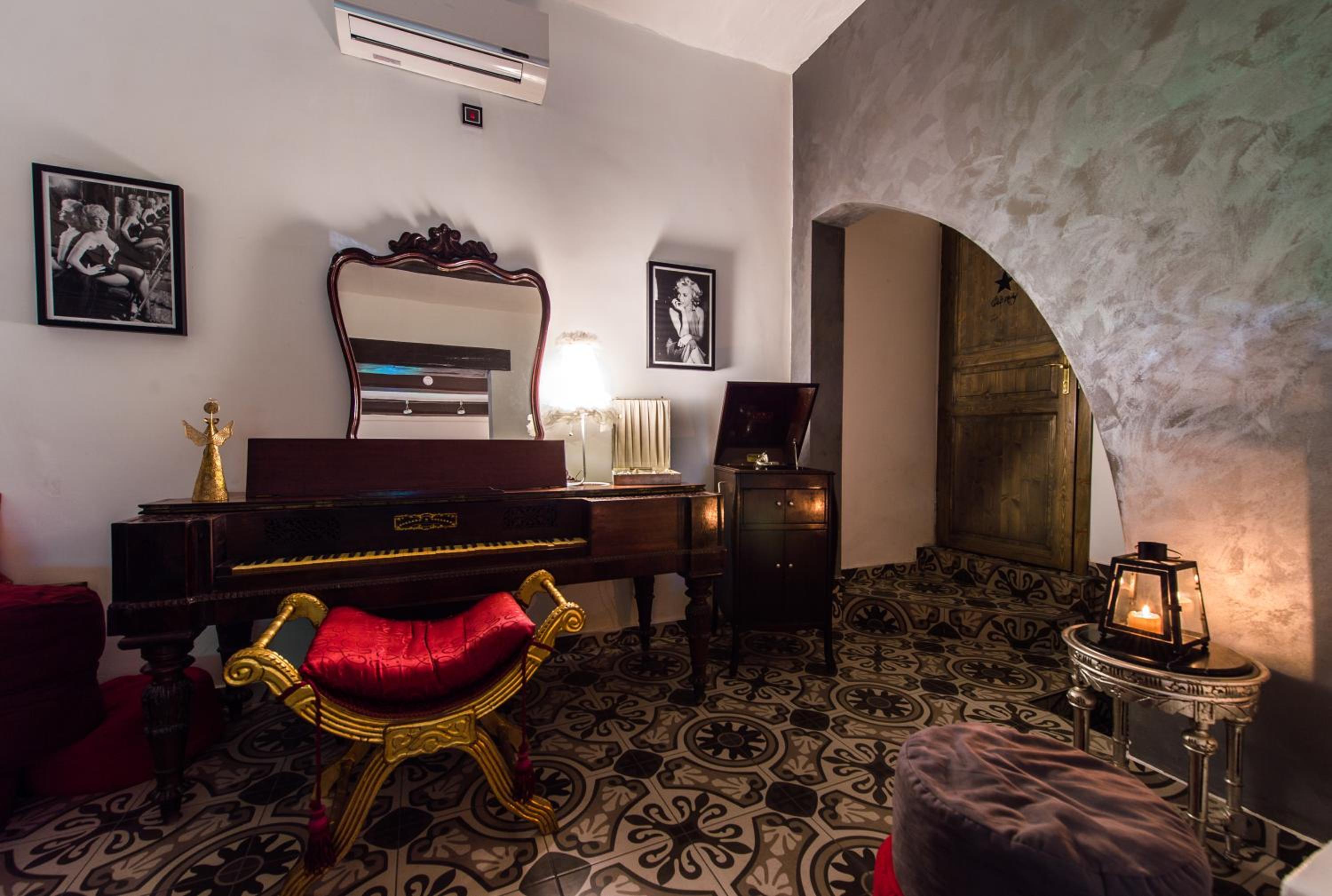 Sliema Vacations - Backstage Boutique Music Themed Townhouse - Property Image 62