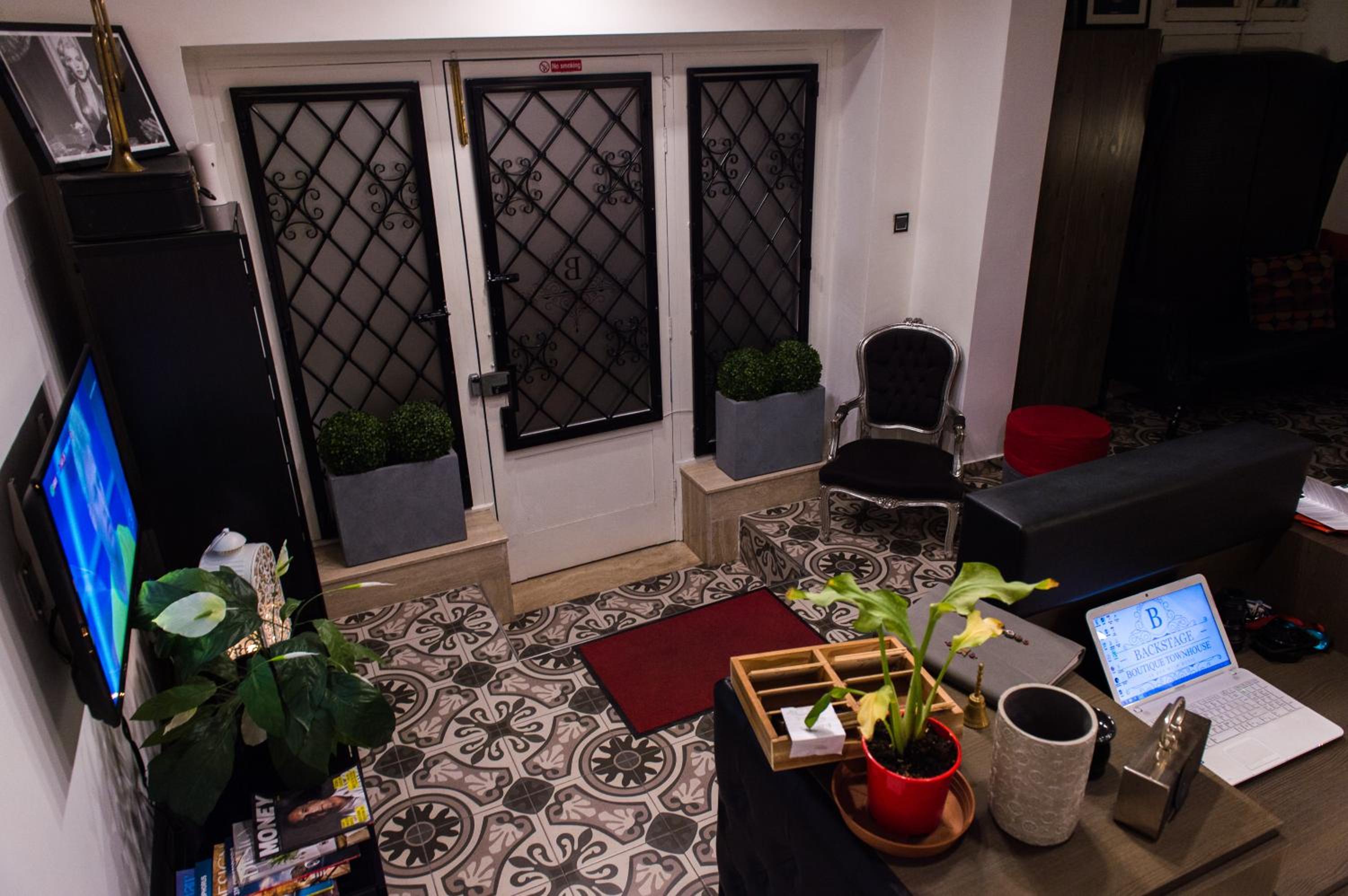 Sliema Vacations - Backstage Boutique Music Themed Townhouse - Property Image 9