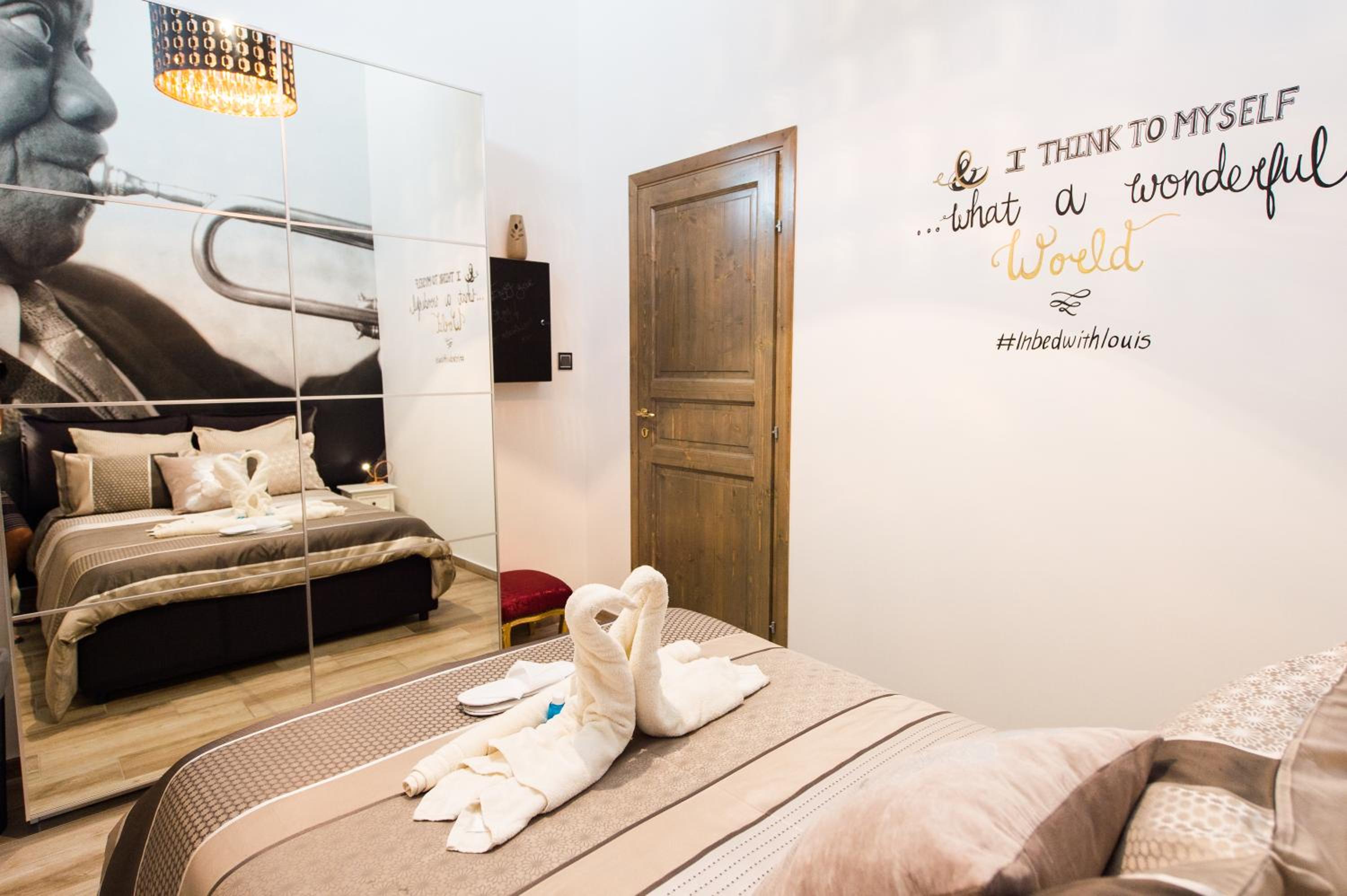 Sliema Vacations - Backstage Boutique Music Themed Townhouse - Property Image 2