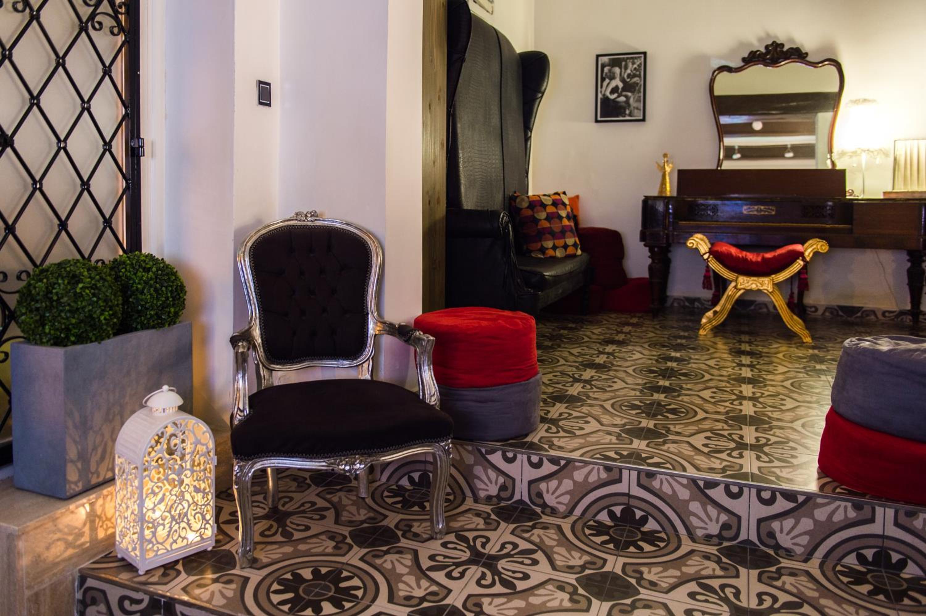 Sliema Vacations - Backstage Boutique Music Themed Townhouse - Property Image 10