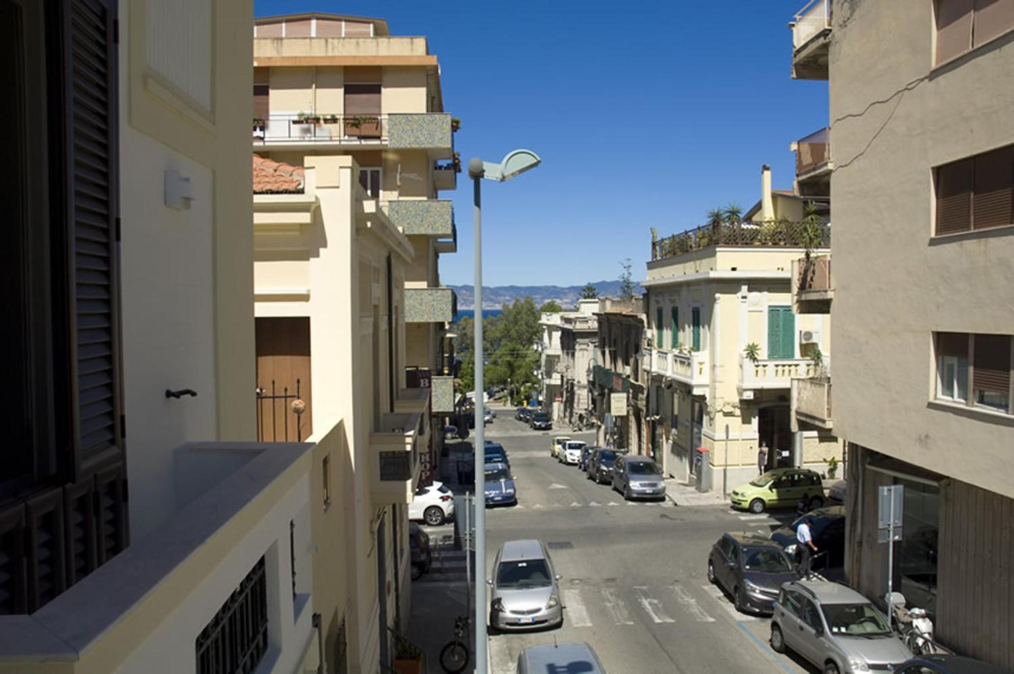 SunMoon en Reggio Calabria — other