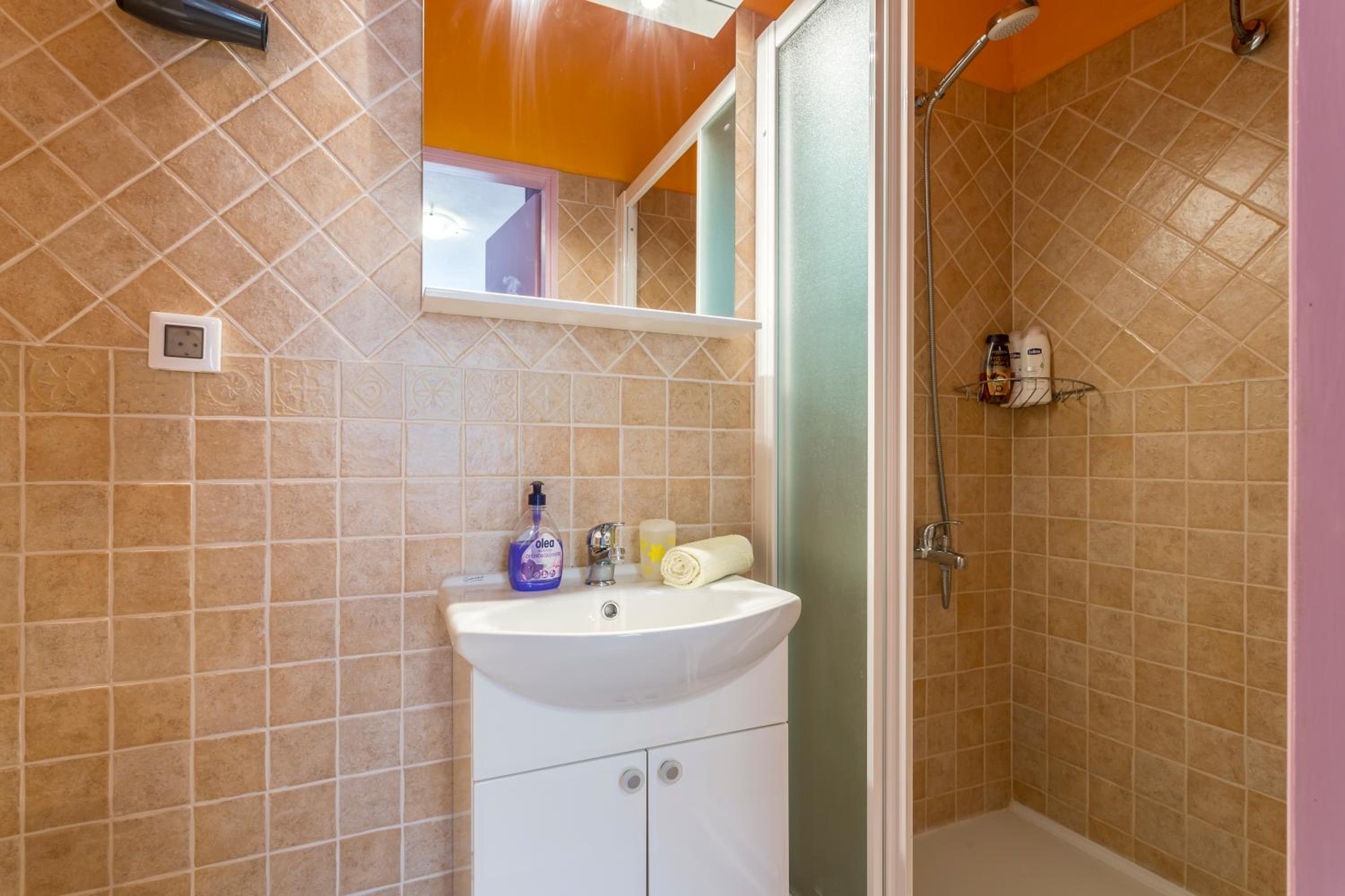 Divna Apartments and Rooms