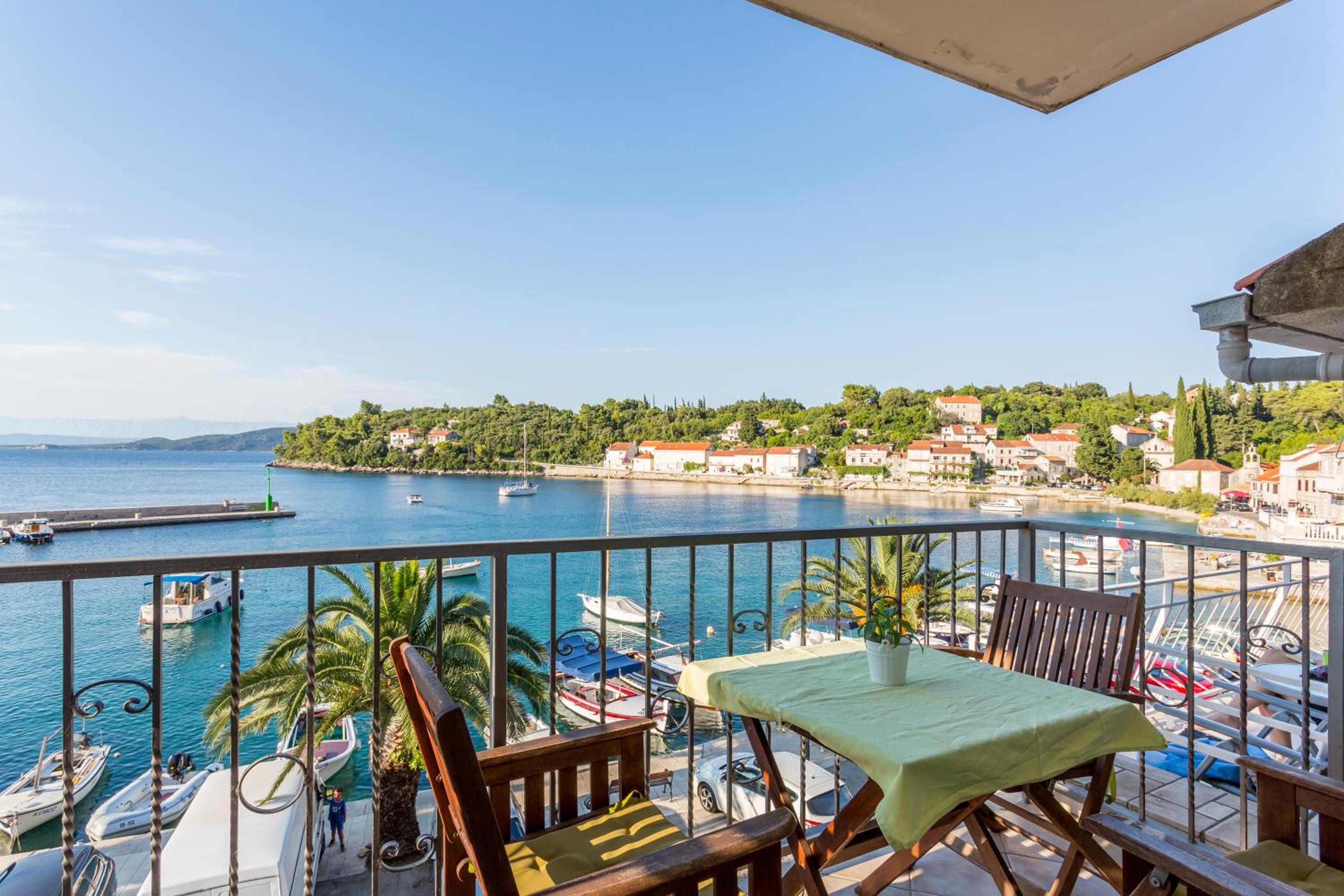 Divna Apartments and Rooms