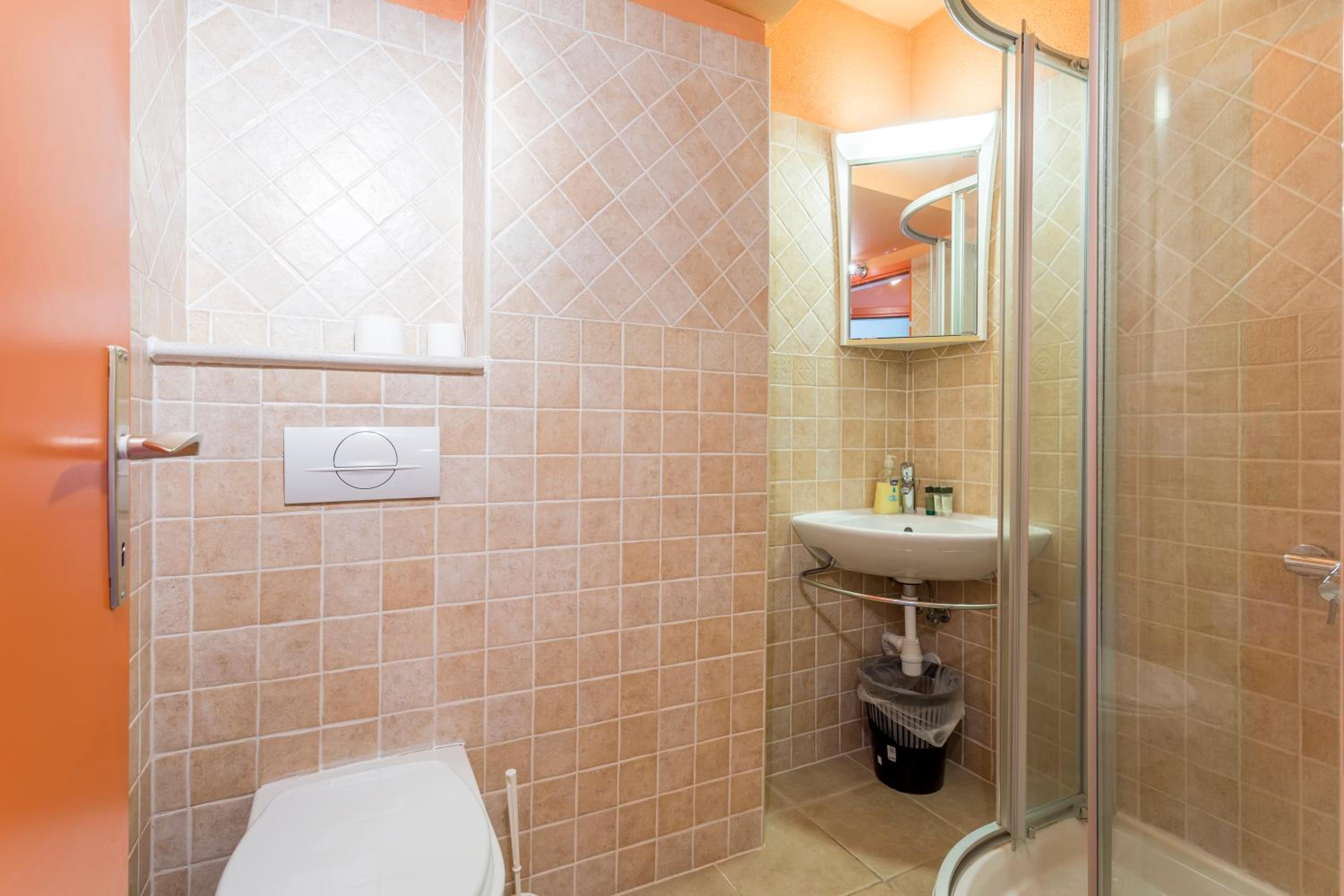 Divna Apartments and Rooms
