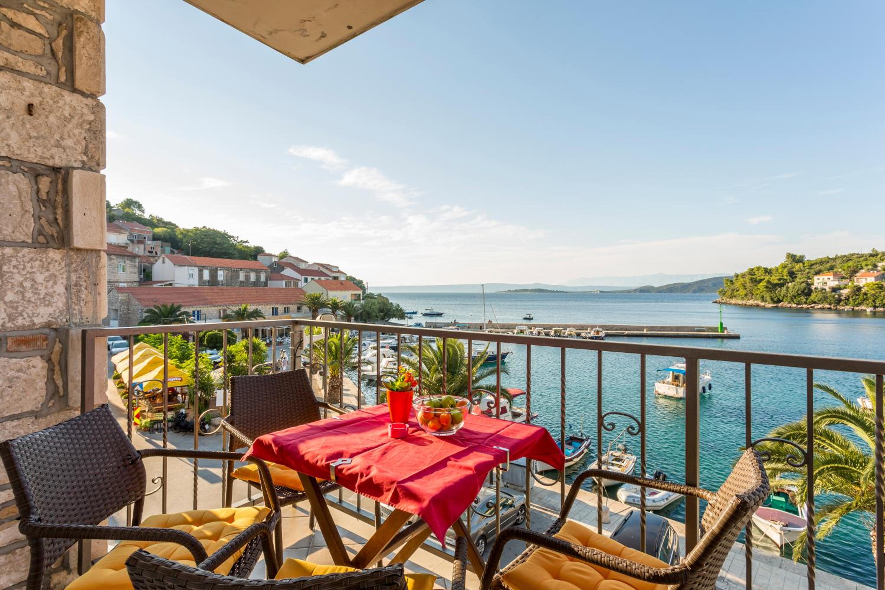 Divna Apartments and Rooms