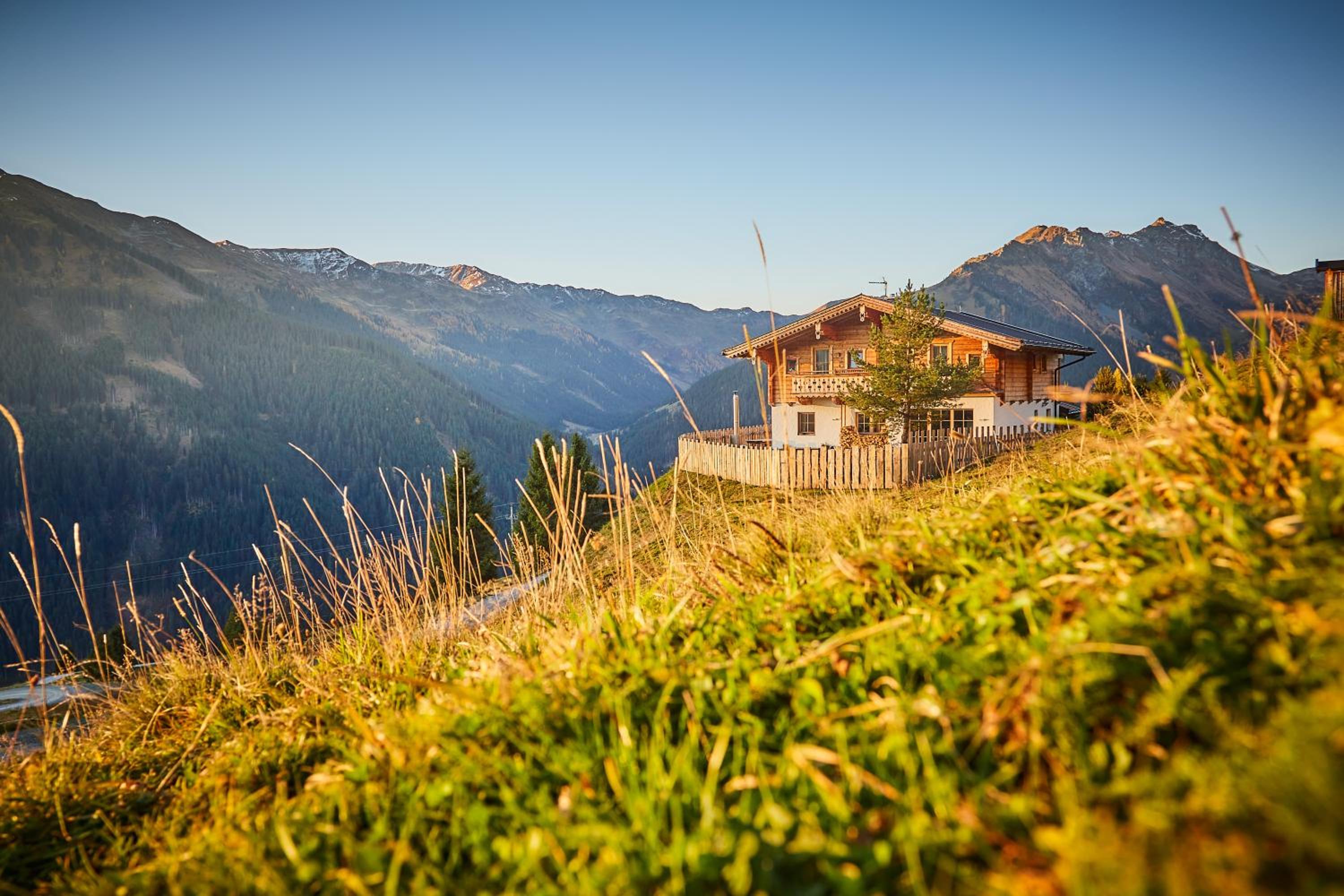 Wallegg Lodge - Alpine Premium Chalet - Ski In-Ski Out - Real Alpine Location Saalbach